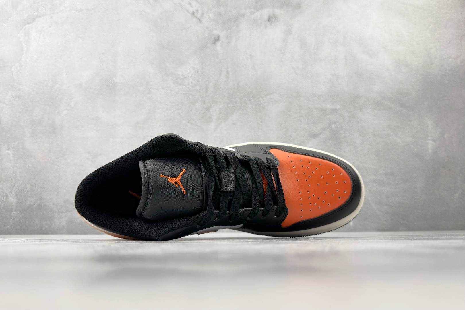 平台爆款 Jordan Air Jordan 1 黑橙 553558-081