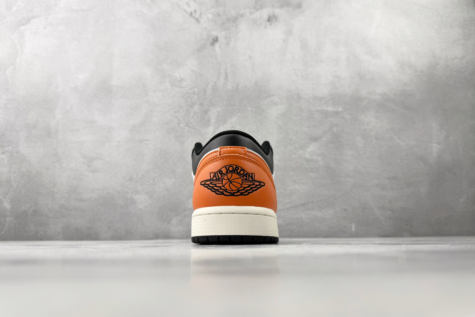 平台爆款 Jordan Air Jordan 1 黑橙 553558-081