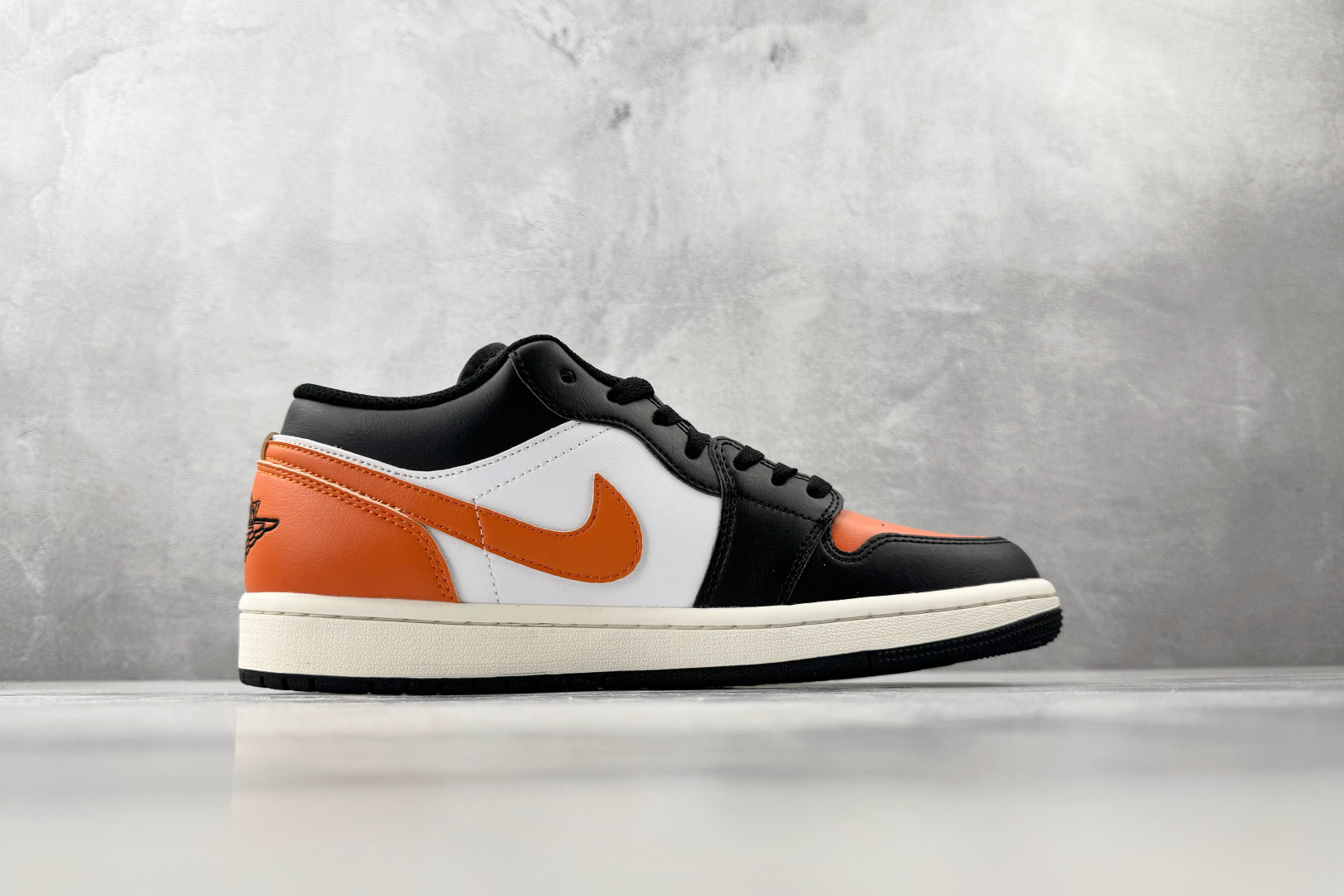 平台爆款 Jordan Air Jordan 1 黑橙 553558-081