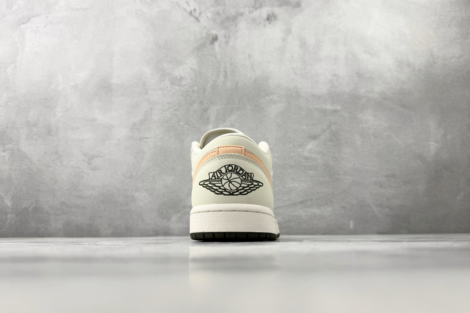 平台爆款 Jordan Air Jordan 1 帆白粉橙 DC0774-111