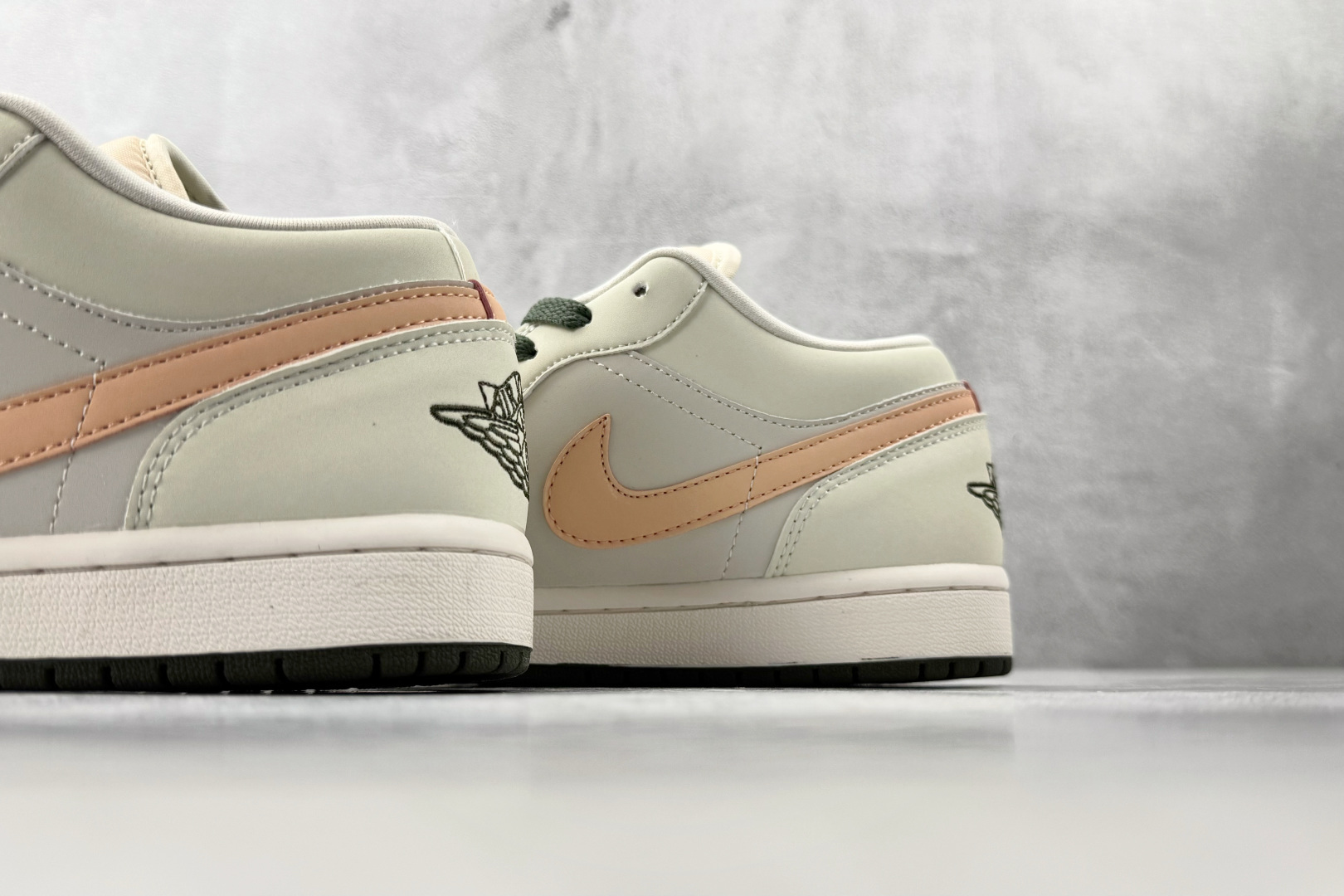 平台爆款 Jordan Air Jordan 1 帆白粉橙 DC0774-111