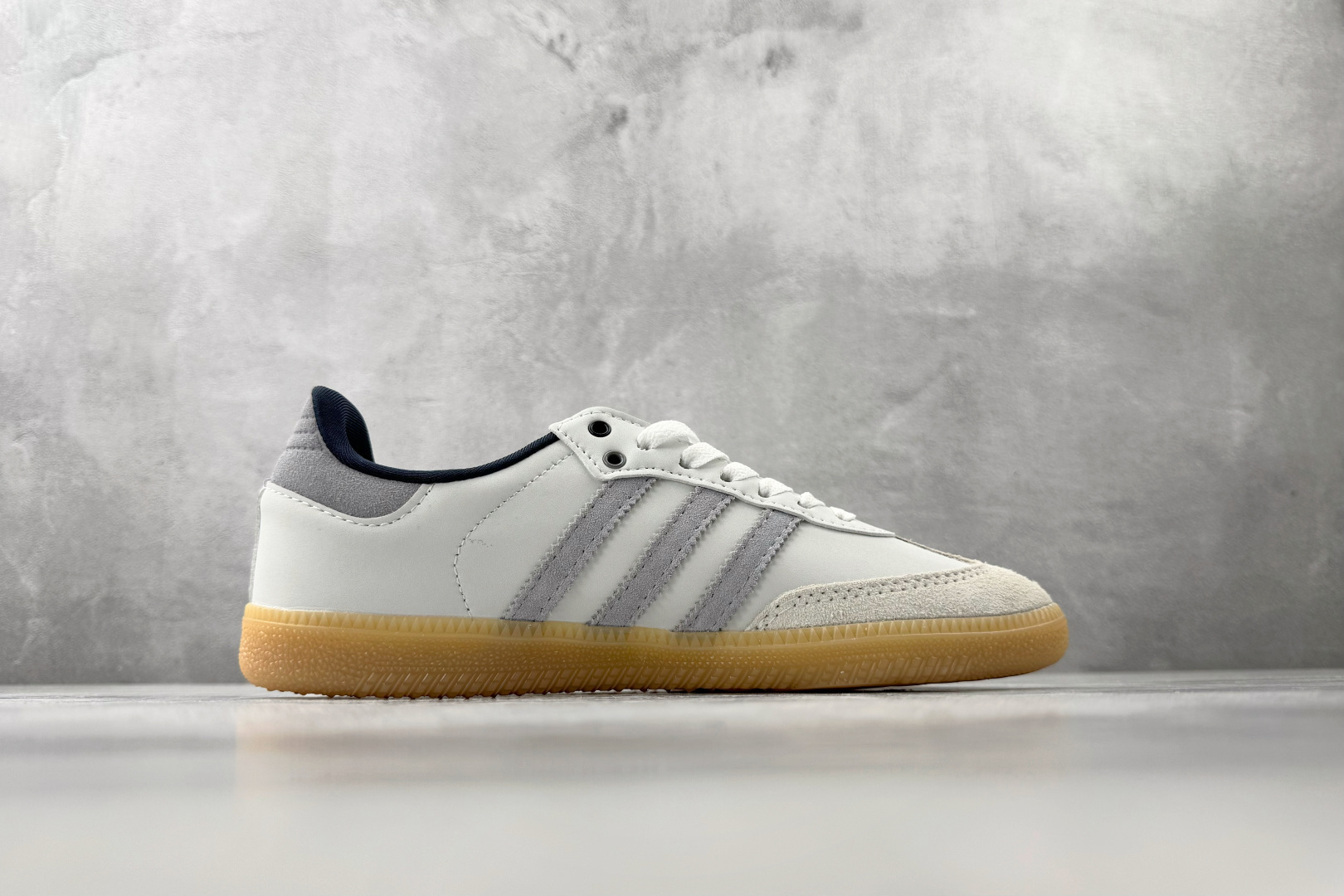 出口订单 adidas originals SAMBA 晶白 KJ7305-Top High Quatity Cheap Sneakers Fashion Clothing Clothes Bags handbags Shoes of all Brand wholesale With The best Quality And Beautiful Price from China Factory Chinese suppliers wholesaler seller 出口订单 adidas originals SAMBA 晶白 KJ7305