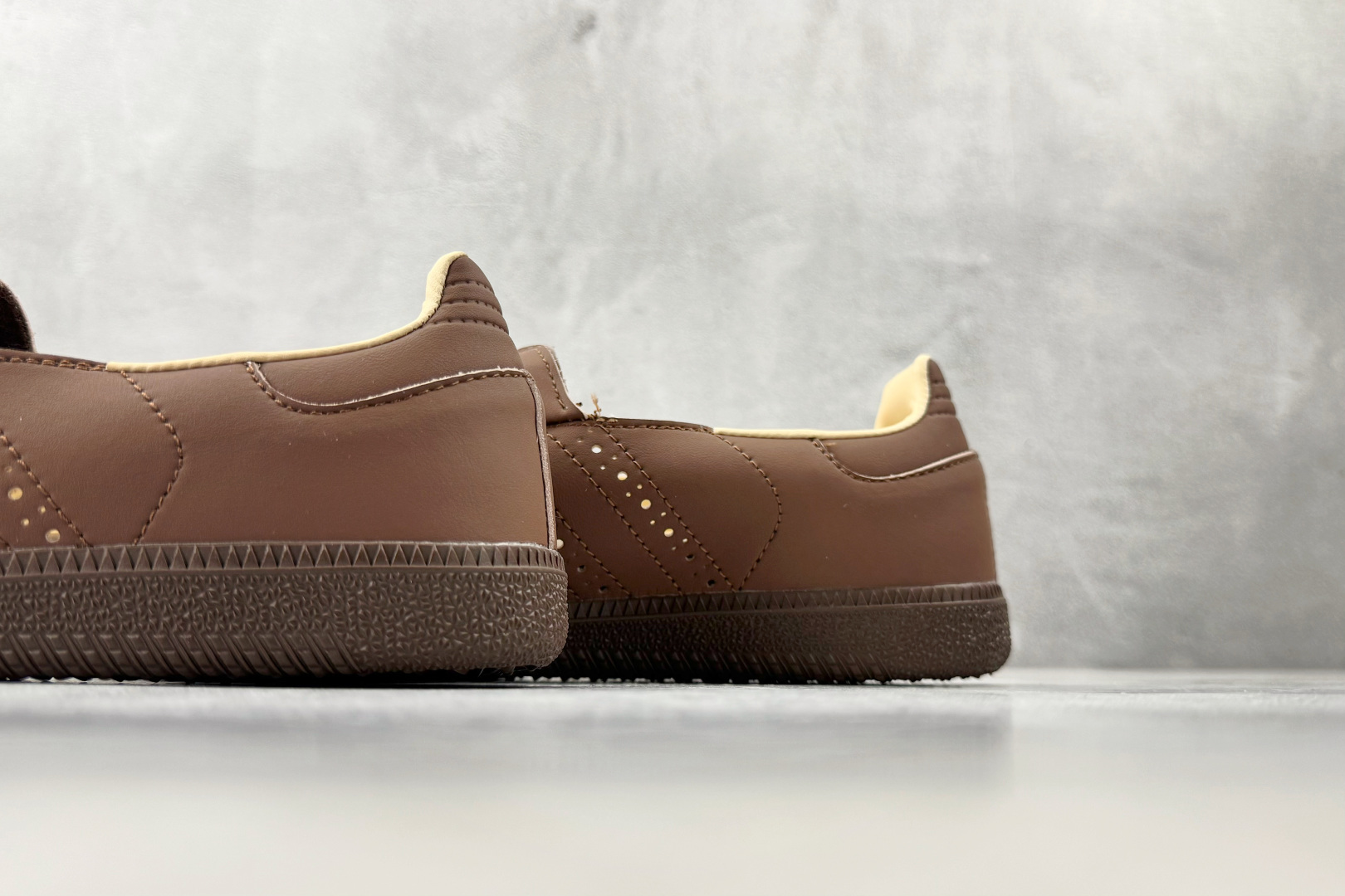 出口订单 adidas originals Samba Jane 棕色 HP7130-Top High Quatity Cheap Sneakers Fashion Clothing Clothes Bags handbags Shoes of all Brand wholesale With The best Quality And Beautiful Price from China Factory Chinese suppliers wholesaler seller 出口订单 adidas originals Samba Jane 棕色 HP7130