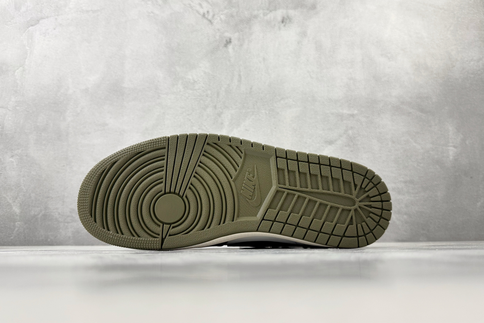 Jordan Air Jordan 1 Retro Low 橄榄绿 HQ6998-200 尺码 40 40.5 41 42 42.5 43 44 44.5 45 46 46.5 47.5 编码 37-Top High Quatity Cheap Sneakers Fashion Clothing Clothes Bags handbags Shoes of all Brand wholesale With The best Quality And Beautiful Price from China Factory Chinese suppliers wholesaler seller Jordan Air Jordan 1 Retro Low 橄榄绿 HQ6998-200 尺码 40 40.5 41 42 42.5 43 44 44.5 45 46 46.5 47.5 编码 37