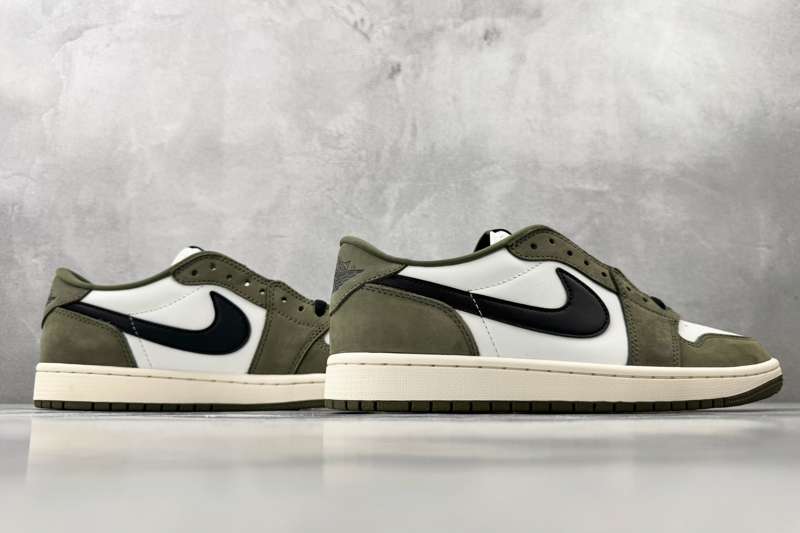 Jordan Air Jordan 1 Retro Low 橄榄绿 HQ6998-200 尺码 40 40.5 41 42 42.5 43 44 44.5 45 46 46.5 47.5 编码 37-Top High Quatity Cheap Sneakers Fashion Clothing Clothes Bags handbags Shoes of all Brand wholesale With The best Quality And Beautiful Price from China Factory Chinese suppliers wholesaler seller Jordan Air Jordan 1 Retro Low 橄榄绿 HQ6998-200 尺码 40 40.5 41 42 42.5 43 44 44.5 45 46 46.5 47.5 编码 37