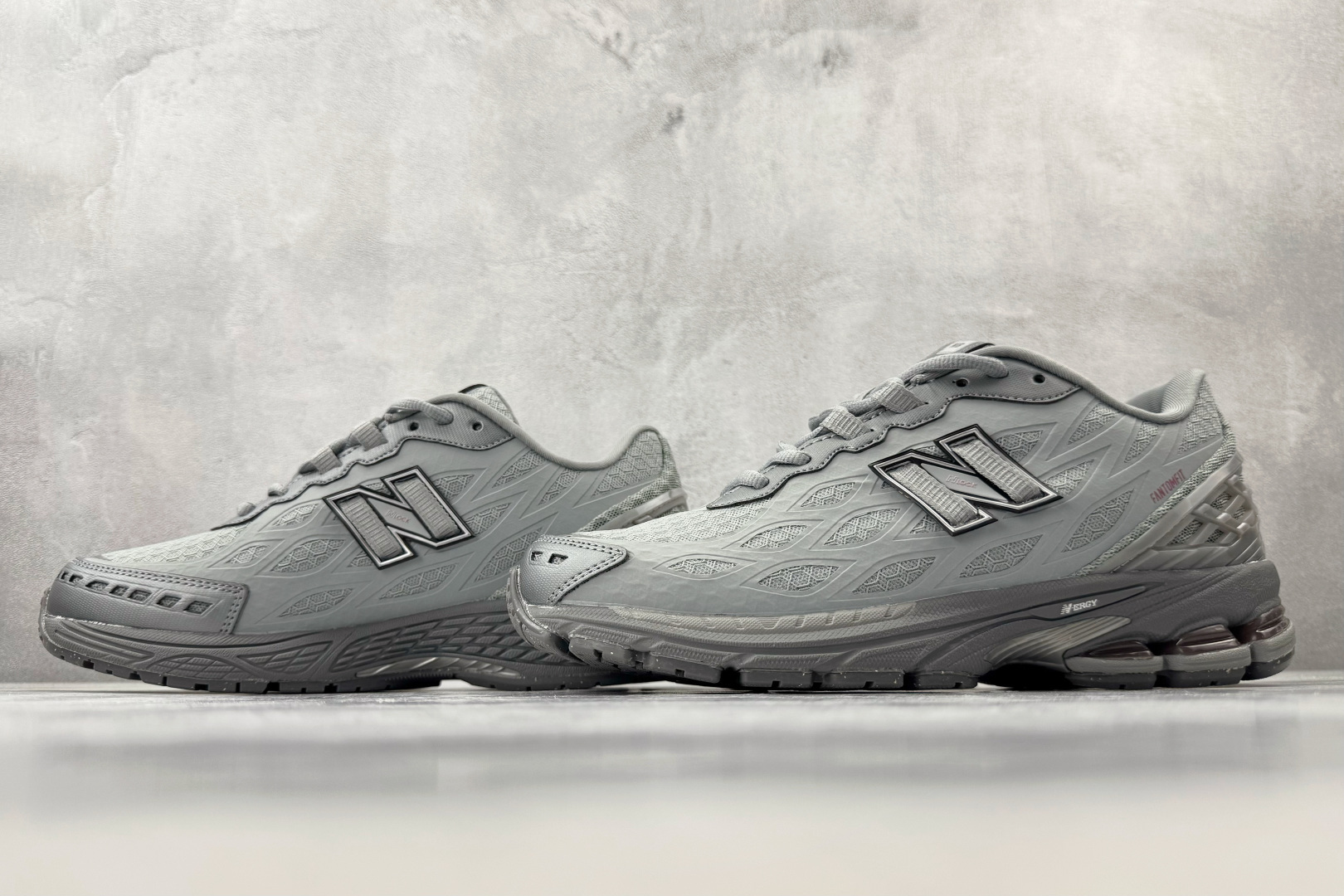 纯原出品 New Balance 1906 灰色 U190656T-Top High Quatity Cheap Sneakers Fashion Clothing Clothes Bags handbags Shoes of all Brand wholesale With The best Quality And Beautiful Price from China Factory Chinese suppliers wholesaler seller 纯原出品 New Balance 1906 灰色 U190656T