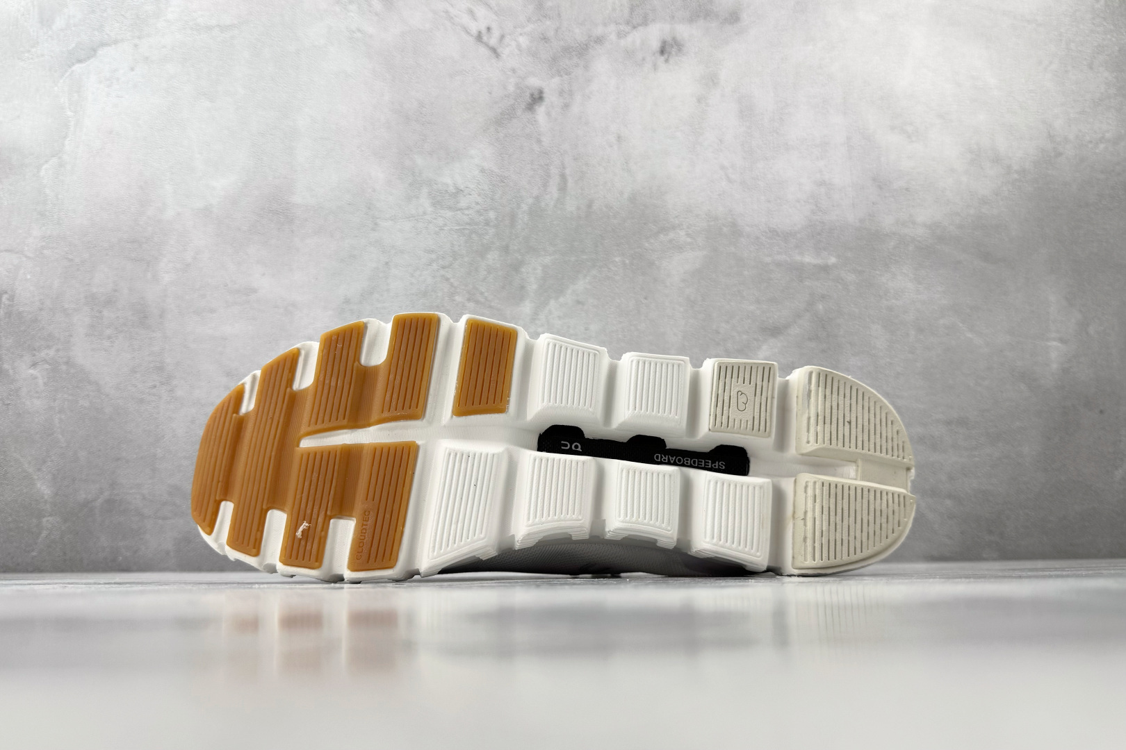 On Cloud 6 Versa 白色 3MF10041200-Top High Quatity Cheap Sneakers Fashion Clothing Clothes Bags handbags Shoes of all Brand wholesale With The best Quality And Beautiful Price from China Factory Chinese suppliers wholesaler seller On Cloud 6 Versa 白色 3MF10041200