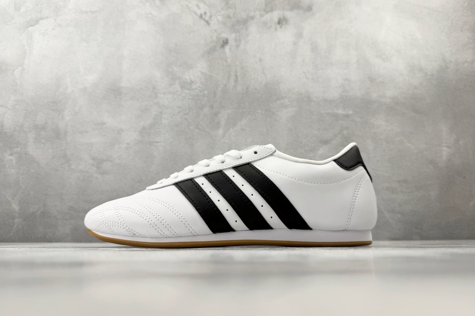 GOD 神版 adidas originals Taekwondo 白黑色货号：JS1194尺码：36 