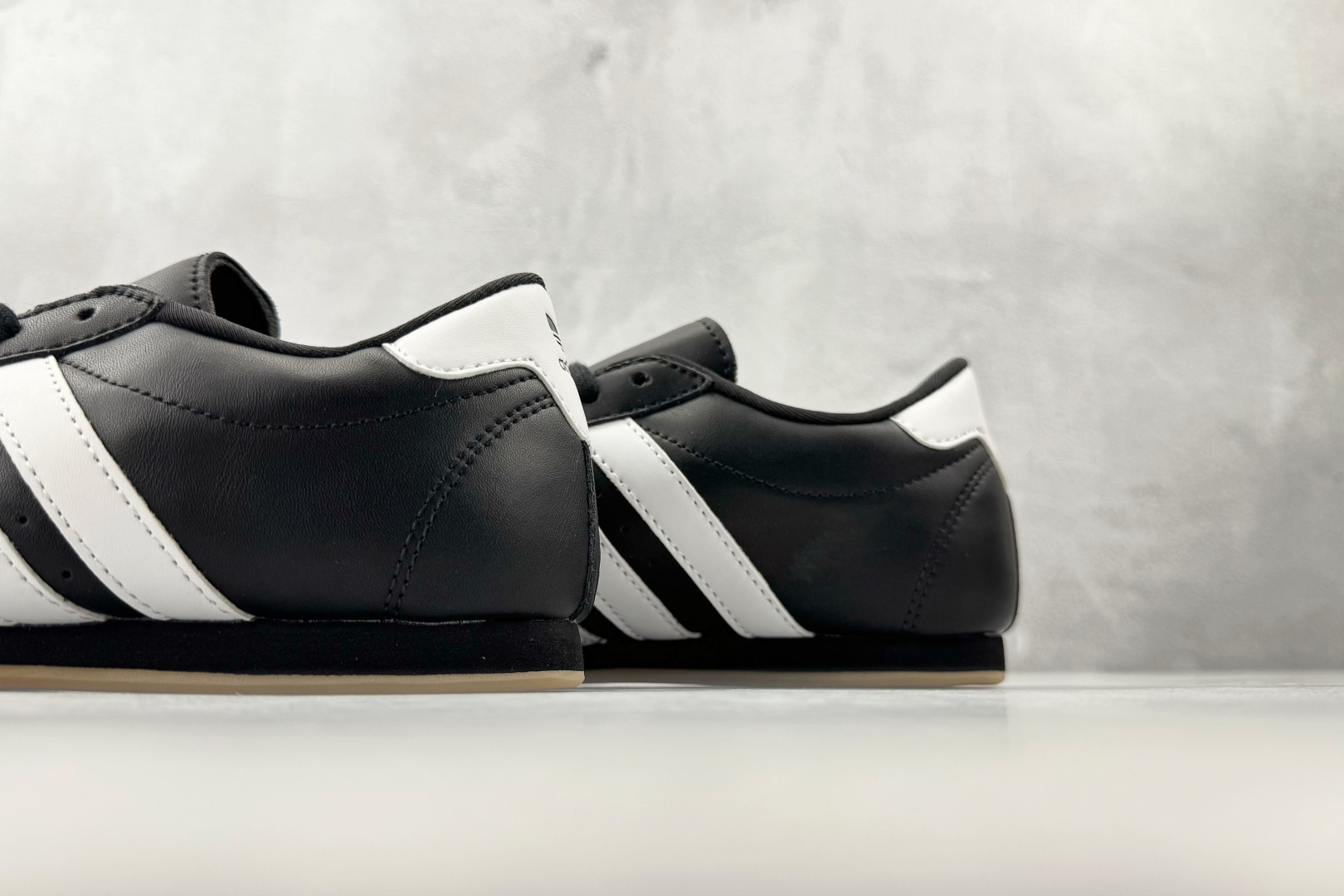 GOD 神版 adidas originals Taekwondo 黑白色货号：JS1193尺码：36 