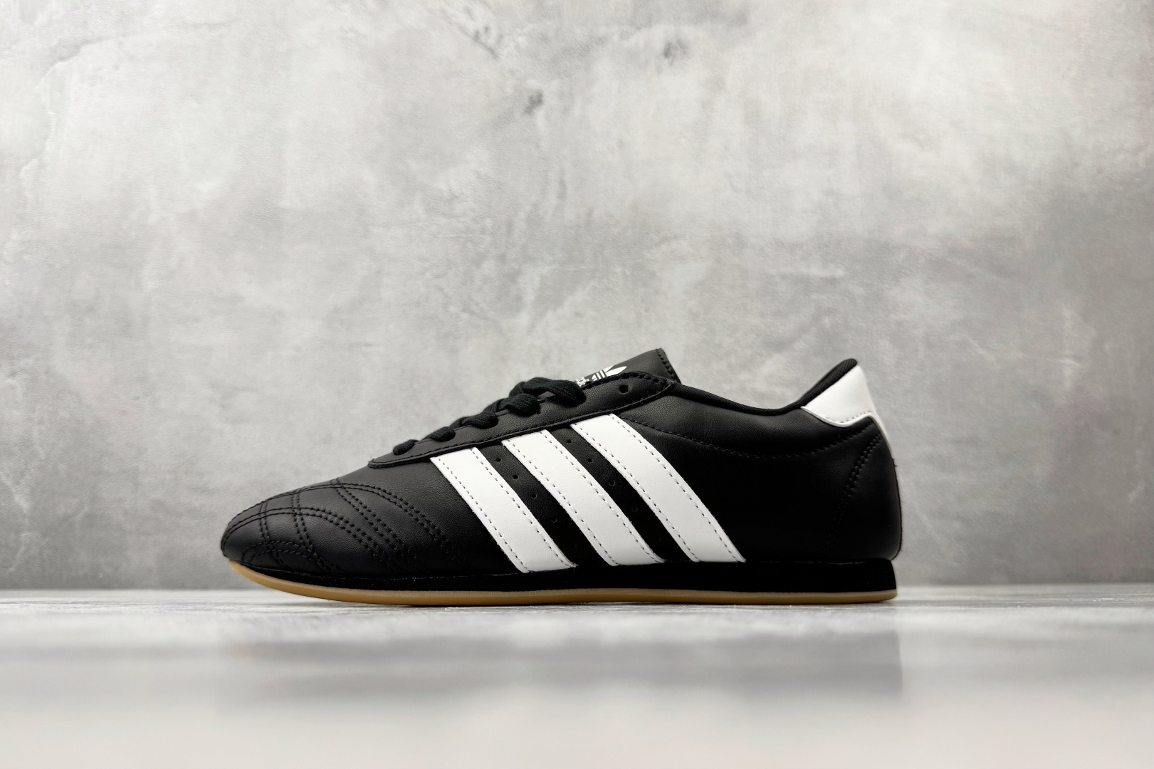 GOD 神版 adidas originals Taekwondo 黑白色货号：JS1193尺码：36 