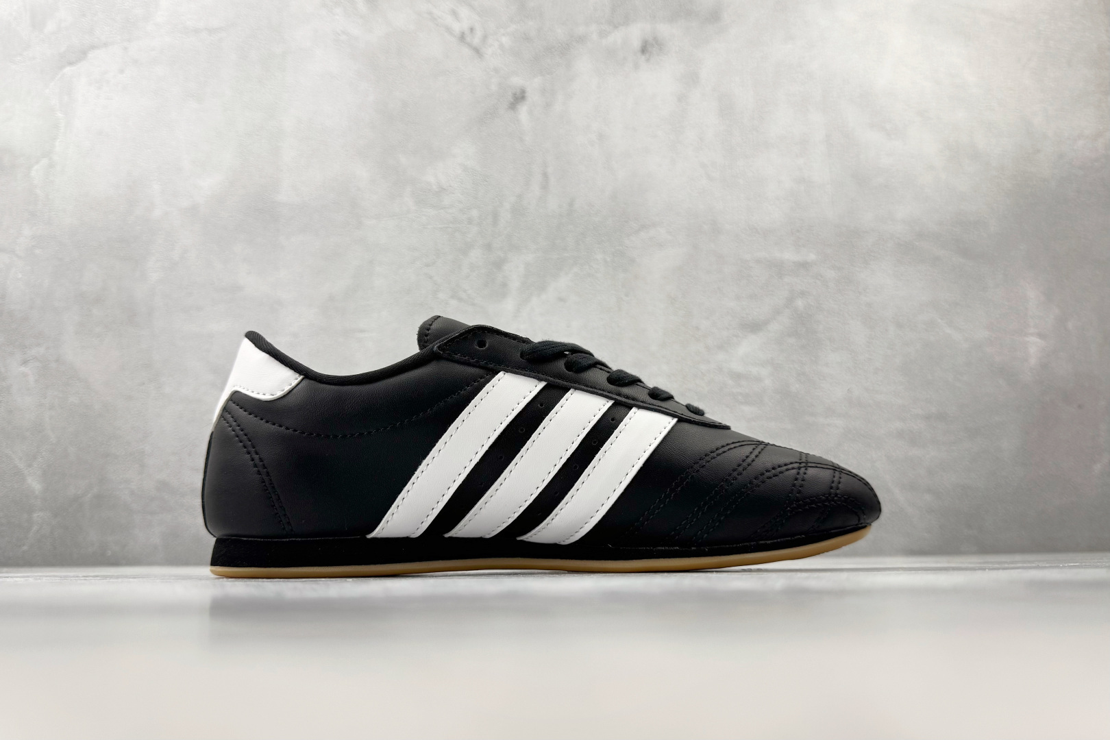 GOD 神版 adidas originals Taekwondo 黑白色货号：JS1193尺码：36 