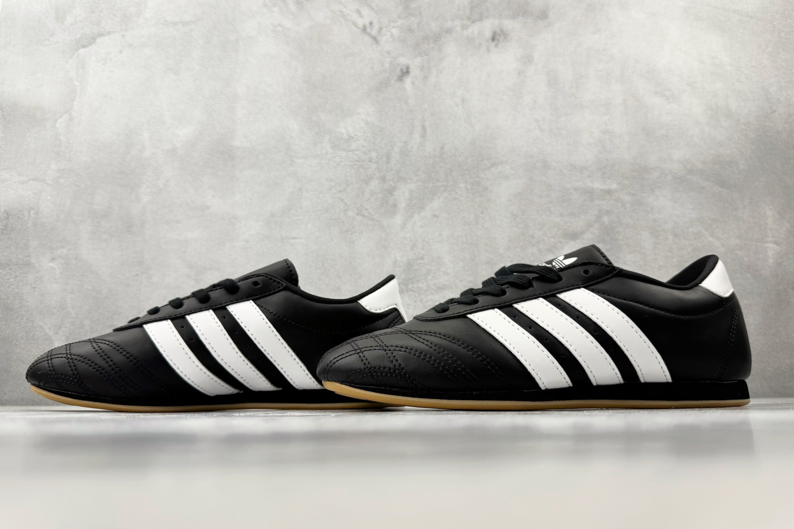 GOD 神版 adidas originals Taekwondo 黑白色货号：JS1193尺码：36 