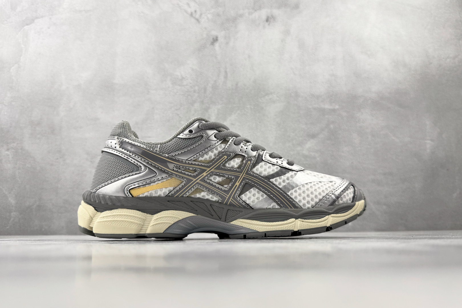 ASICS Gel-Cumulus 16 灰色 1203A733-101-Top High Quatity Cheap Sneakers Fashion Clothing Clothes Bags handbags Shoes of all Brand wholesale With The best Quality And Beautiful Price from China Factory Chinese suppliers wholesaler seller ASICS Gel-Cumulus 16 灰色 1203A733-101