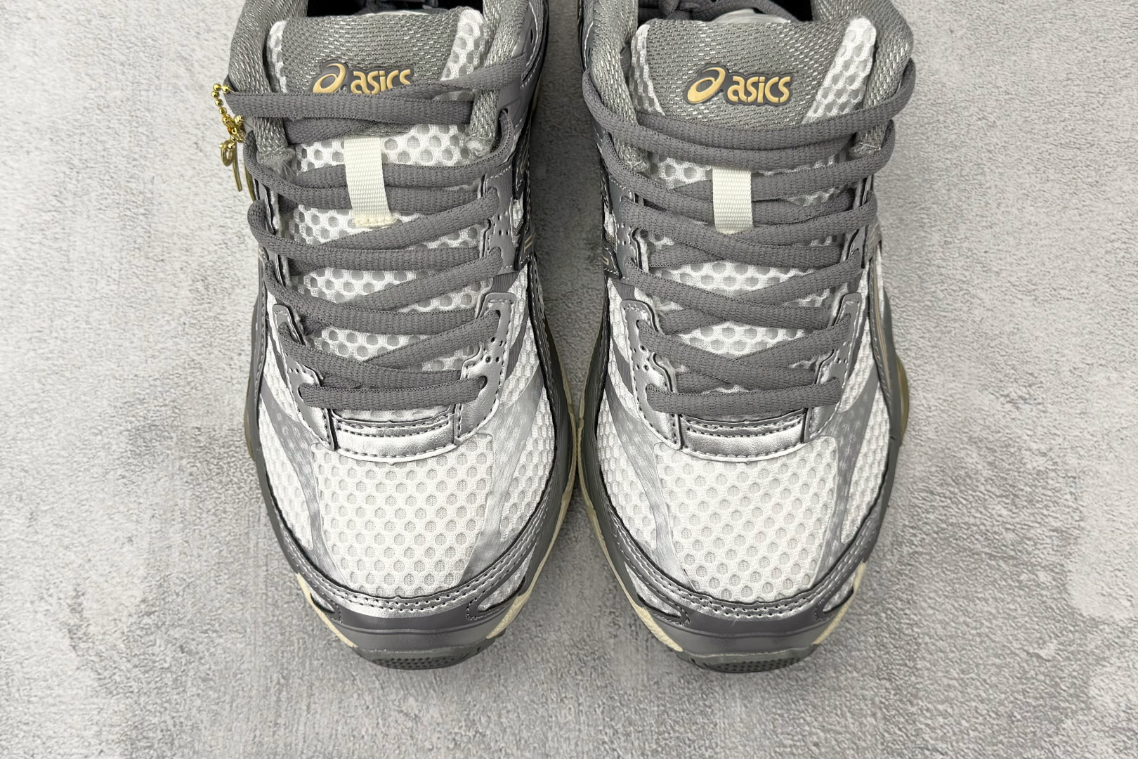 ASICS Gel-Cumulus 16 灰色 1203A733-101-Top High Quatity Cheap Sneakers Fashion Clothing Clothes Bags handbags Shoes of all Brand wholesale With The best Quality And Beautiful Price from China Factory Chinese suppliers wholesaler seller ASICS Gel-Cumulus 16 灰色 1203A733-101