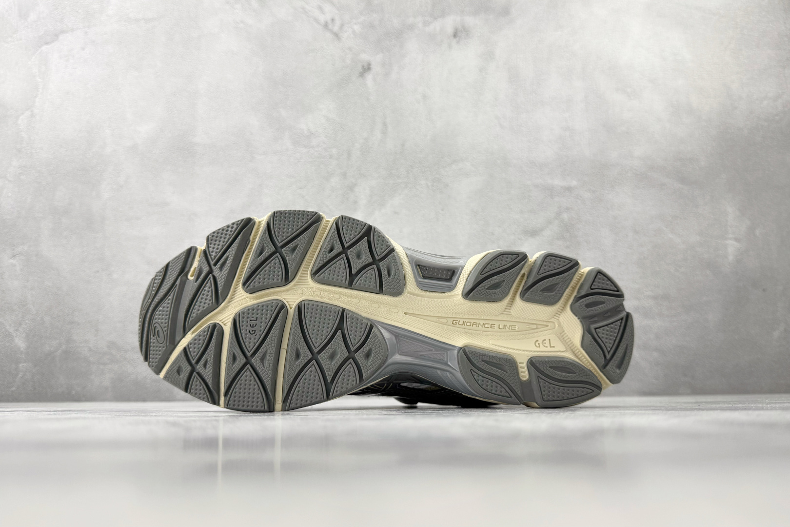ASICS Gel-Cumulus 16 灰色 1203A733-101-Top High Quatity Cheap Sneakers Fashion Clothing Clothes Bags handbags Shoes of all Brand wholesale With The best Quality And Beautiful Price from China Factory Chinese suppliers wholesaler seller ASICS Gel-Cumulus 16 灰色 1203A733-101