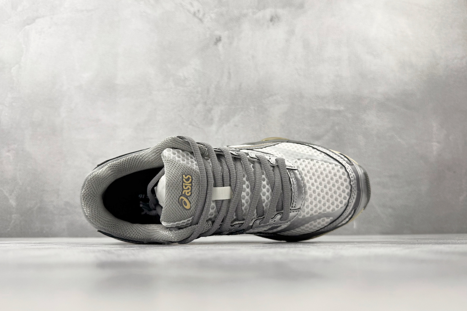 ASICS Gel-Cumulus 16 灰色 1203A733-101-Top High Quatity Cheap Sneakers Fashion Clothing Clothes Bags handbags Shoes of all Brand wholesale With The best Quality And Beautiful Price from China Factory Chinese suppliers wholesaler seller ASICS Gel-Cumulus 16 灰色 1203A733-101