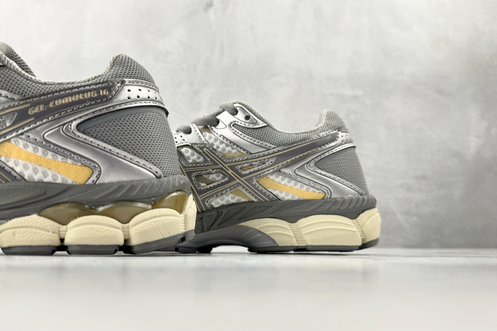 ASICS Gel-Cumulus 16 灰色 1203A733-101-Top High Quatity Cheap Sneakers Fashion Clothing Clothes Bags handbags Shoes of all Brand wholesale With The best Quality And Beautiful Price from China Factory Chinese suppliers wholesaler seller ASICS Gel-Cumulus 16 灰色 1203A733-101