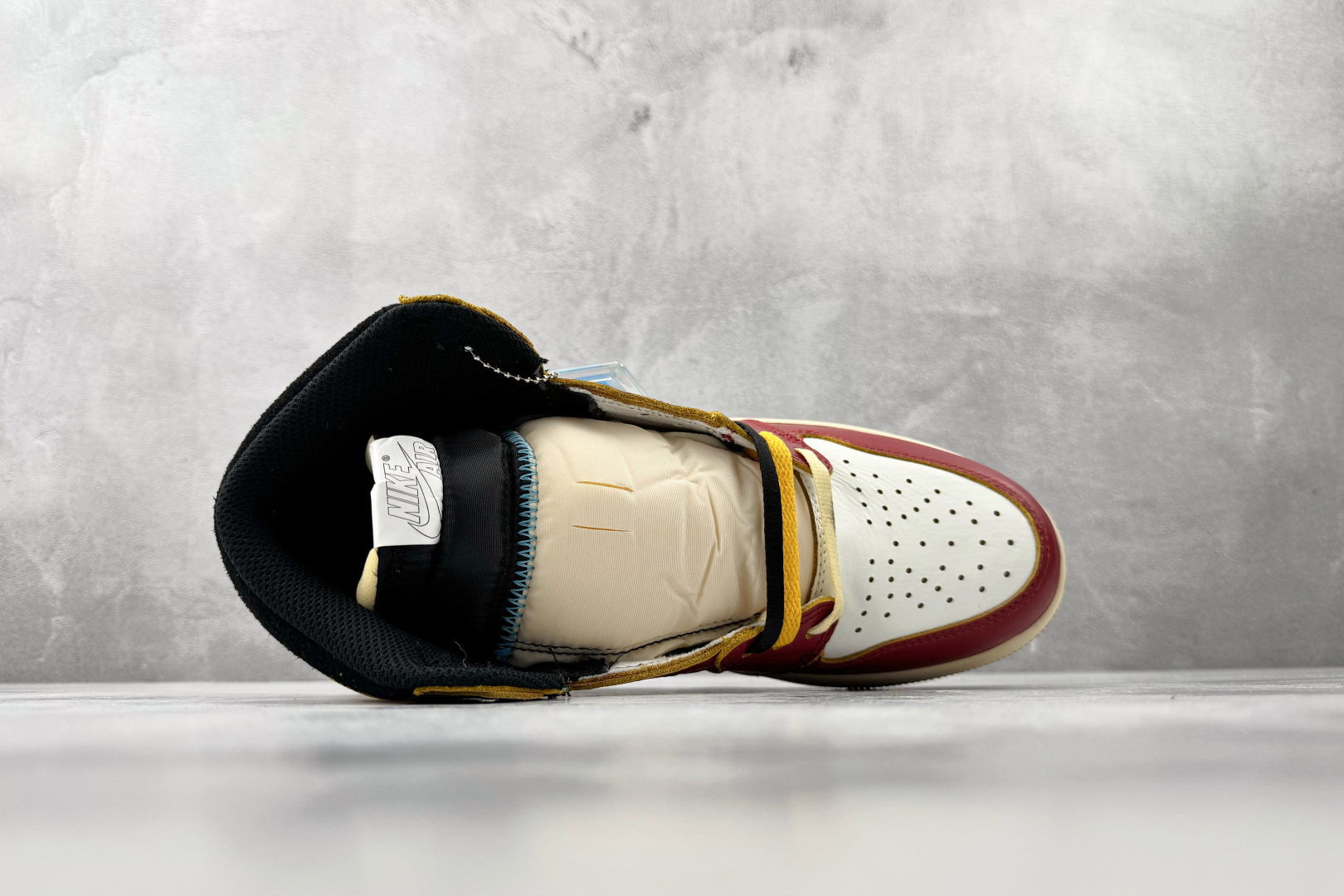 平台爆款 Union x Jordan Air Jordan 1 白红灰 HV8563-600 尺码 35.5 36 36.5 37.5 38 38.5 39 40 40.5 41 42 42.5 43 44 44.5 45 46 46.5 47.5 48 48.5 编码 47-Top High Quatity Cheap Sneakers Fashion Clothing Clothes Bags handbags Shoes of all Brand wholesale With The best Quality And Beautiful Price from China Factory Chinese suppliers wholesaler seller 平台爆款 Union x Jordan Air Jordan 1 白红灰 HV8563-600 尺码 35.5 36 36.5 37.5 38 38.5 39 40 40.5 41 42 42.5 43 44 44.5 45 46 46.5 47.5 48 48.5 编码 47