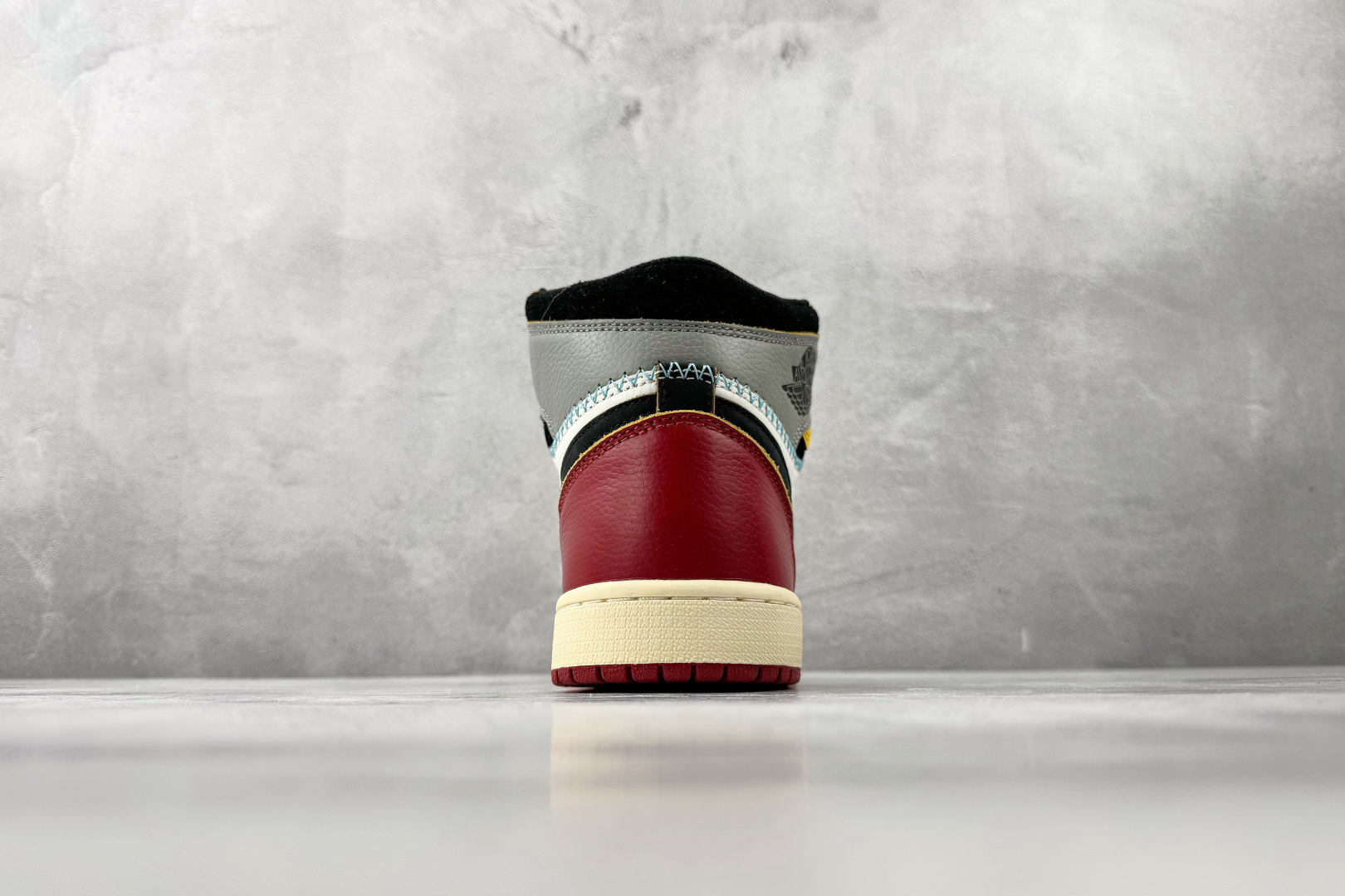 平台爆款 Union x Jordan Air Jordan 1 白红灰 HV8563-600 尺码 35.5 36 36.5 37.5 38 38.5 39 40 40.5 41 42 42.5 43 44 44.5 45 46 46.5 47.5 48 48.5 编码 47-Top High Quatity Cheap Sneakers Fashion Clothing Clothes Bags handbags Shoes of all Brand wholesale With The best Quality And Beautiful Price from China Factory Chinese suppliers wholesaler seller 平台爆款 Union x Jordan Air Jordan 1 白红灰 HV8563-600 尺码 35.5 36 36.5 37.5 38 38.5 39 40 40.5 41 42 42.5 43 44 44.5 45 46 46.5 47.5 48 48.5 编码 47