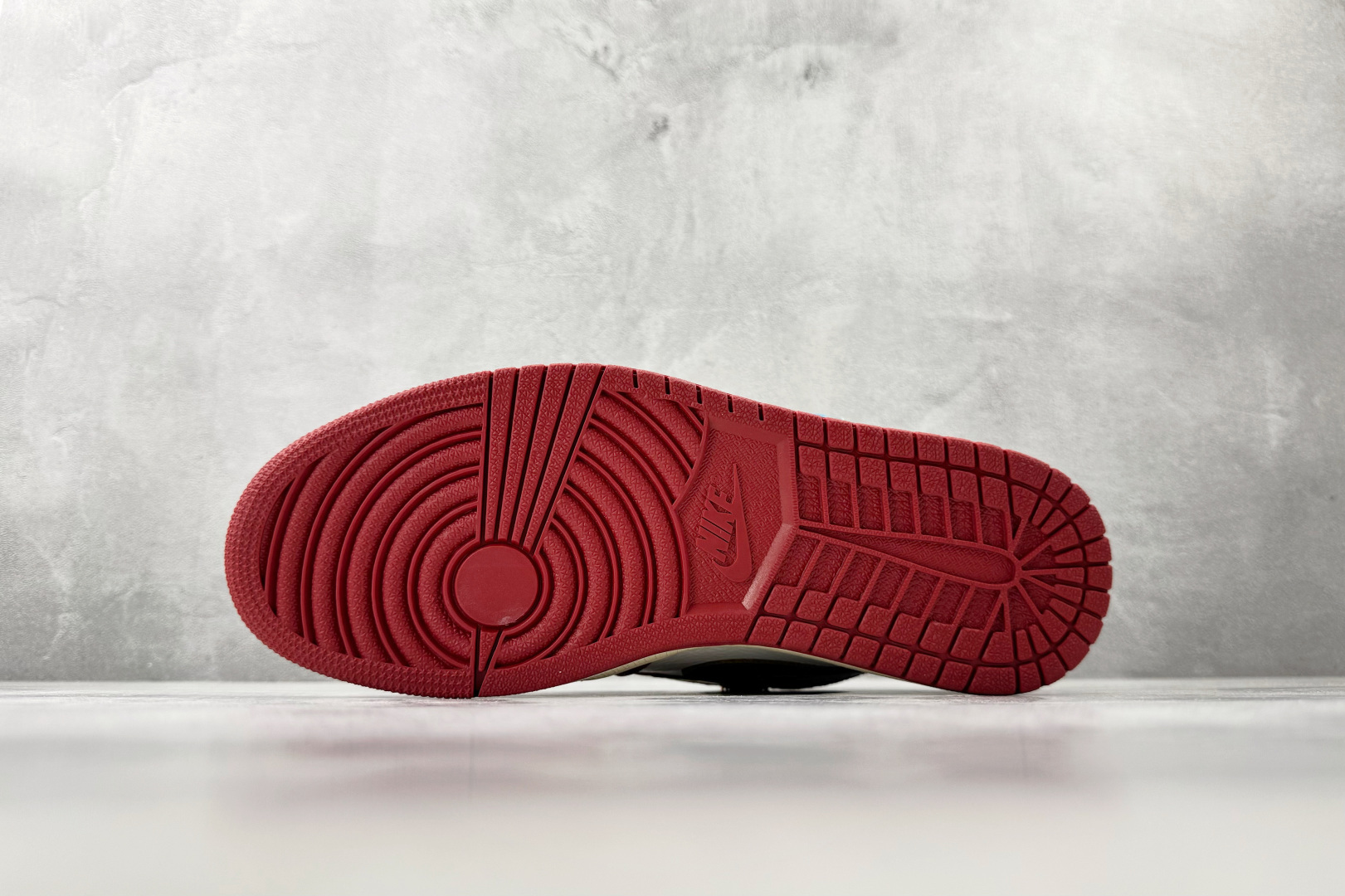 平台爆款 Union x Jordan Air Jordan 1 白红灰 HV8563-600 尺码 35.5 36 36.5 37.5 38 38.5 39 40 40.5 41 42 42.5 43 44 44.5 45 46 46.5 47.5 48 48.5 编码 47-Top High Quatity Cheap Sneakers Fashion Clothing Clothes Bags handbags Shoes of all Brand wholesale With The best Quality And Beautiful Price from China Factory Chinese suppliers wholesaler seller 平台爆款 Union x Jordan Air Jordan 1 白红灰 HV8563-600 尺码 35.5 36 36.5 37.5 38 38.5 39 40 40.5 41 42 42.5 43 44 44.5 45 46 46.5 47.5 48 48.5 编码 47