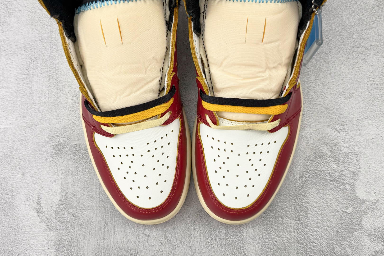 平台爆款 Union x Jordan Air Jordan 1 白红灰 HV8563-600 尺码 35.5 36 36.5 37.5 38 38.5 39 40 40.5 41 42 42.5 43 44 44.5 45 46 46.5 47.5 48 48.5 编码 47-Top High Quatity Cheap Sneakers Fashion Clothing Clothes Bags handbags Shoes of all Brand wholesale With The best Quality And Beautiful Price from China Factory Chinese suppliers wholesaler seller 平台爆款 Union x Jordan Air Jordan 1 白红灰 HV8563-600 尺码 35.5 36 36.5 37.5 38 38.5 39 40 40.5 41 42 42.5 43 44 44.5 45 46 46.5 47.5 48 48.5 编码 47