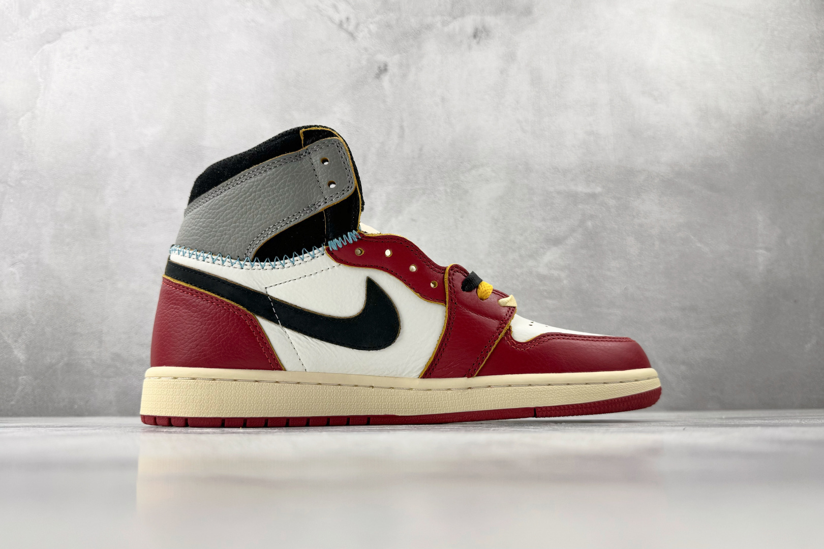 平台爆款 Union x Jordan Air Jordan 1 白红灰 HV8563-600 尺码 35.5 36 36.5 37.5 38 38.5 39 40 40.5 41 42 42.5 43 44 44.5 45 46 46.5 47.5 48 48.5 编码 47-Top High Quatity Cheap Sneakers Fashion Clothing Clothes Bags handbags Shoes of all Brand wholesale With The best Quality And Beautiful Price from China Factory Chinese suppliers wholesaler seller 平台爆款 Union x Jordan Air Jordan 1 白红灰 HV8563-600 尺码 35.5 36 36.5 37.5 38 38.5 39 40 40.5 41 42 42.5 43 44 44.5 45 46 46.5 47.5 48 48.5 编码 47