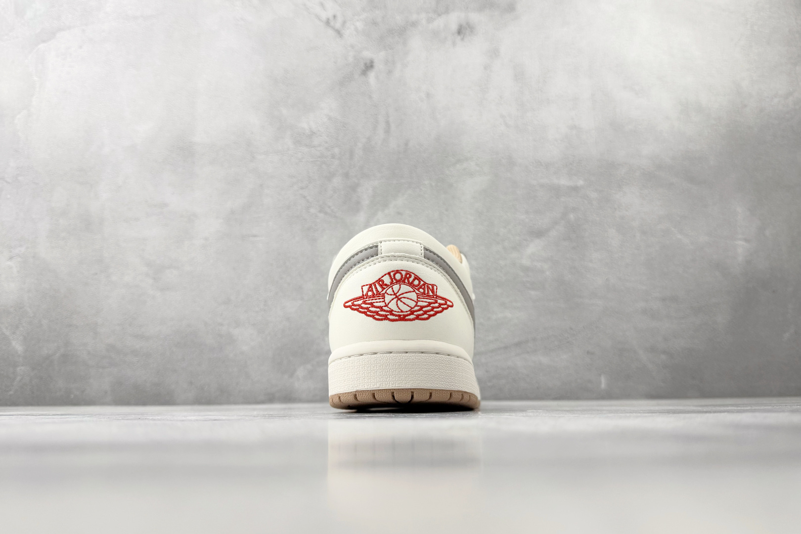 平台爆款 Jordan Air Jordan 1 Low 米灰 553558-169-Top High Quatity Cheap Sneakers Fashion Clothing Clothes Bags handbags Shoes of all Brand wholesale With The best Quality And Beautiful Price from China Factory Chinese suppliers wholesaler seller 平台爆款 Jordan Air Jordan 1 Low 米灰 553558-169