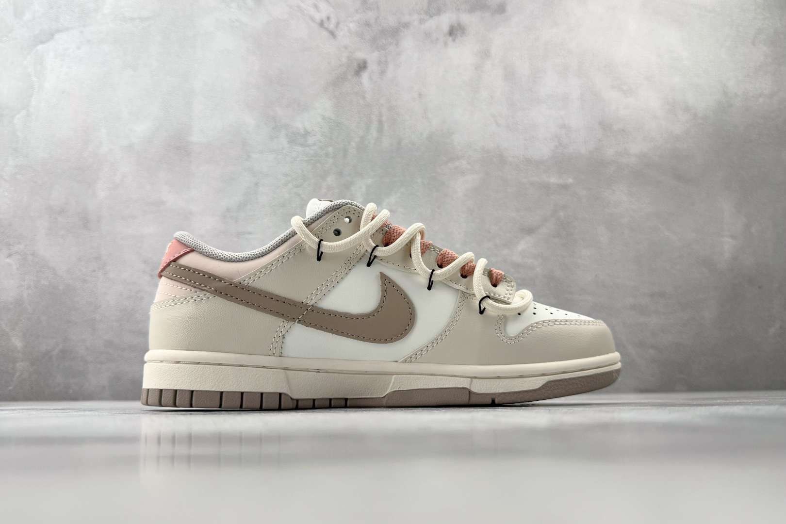 定制球鞋 Nike Dunk Low Retro 花屿玫瑰 米白粉 PG0510-057-Top High Quatity Cheap Sneakers Fashion Clothing Clothes Bags handbags Shoes of all Brand wholesale With The best Quality And Beautiful Price from China Factory Chinese suppliers wholesaler seller 定制球鞋 Nike Dunk Low Retro 花屿玫瑰 米白粉 PG0510-057