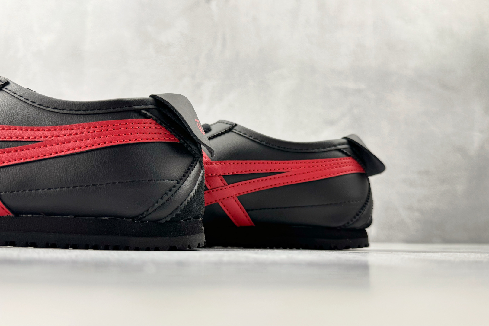 Onitsuka Tiger鬼塚虎 MEXICO 66 黑红色 1183C102-004-Top High Quatity Cheap Sneakers Fashion Clothing Clothes Bags handbags Shoes of all Brand wholesale With The best Quality And Beautiful Price from China Factory Chinese suppliers wholesaler seller Onitsuka Tiger鬼塚虎 MEXICO 66 黑红色 1183C102-004