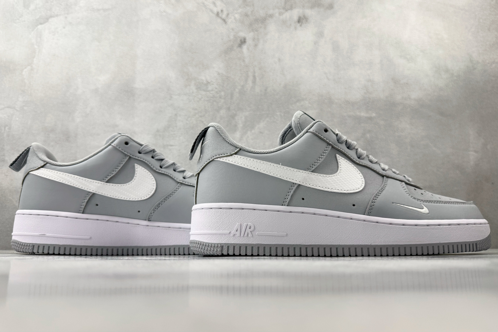 Nike Air Force 1 '07 灰白 IR5599-002