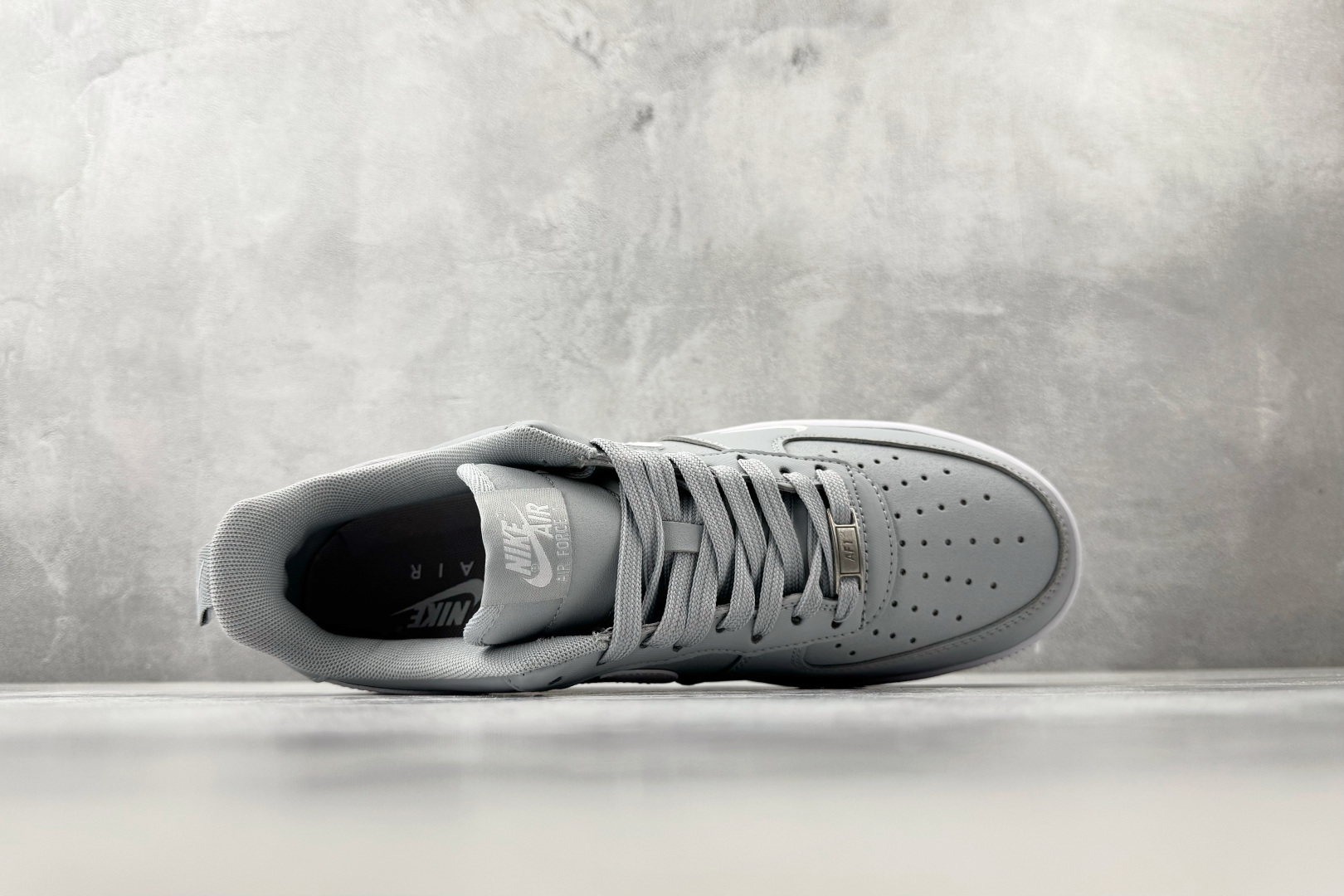 Nike Air Force 1 '07 灰白 IR5599-002