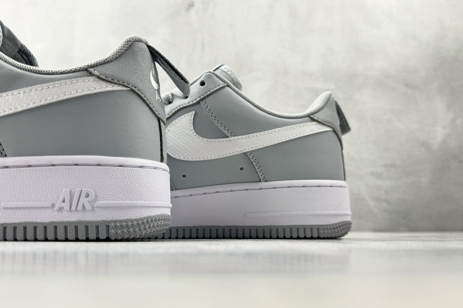 Nike Air Force 1 '07 灰白 IR5599-002