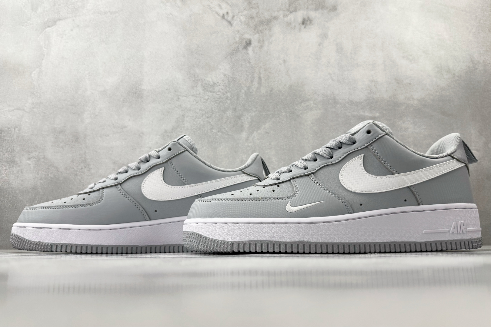 Nike Air Force 1 '07 灰白 IR5599-002