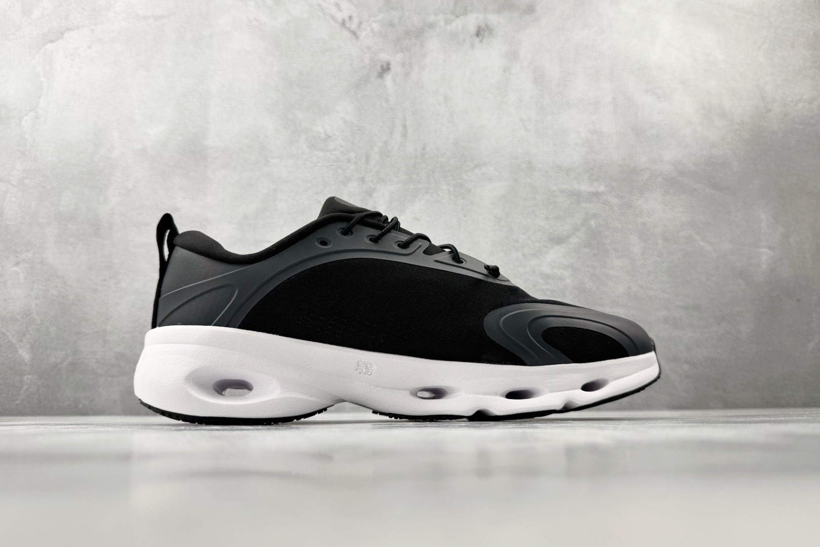 大厂出品 LOEWE罗意威 x On昂跑 联名款 Cloudsolo 黑白 3WF30600299-Top High Quatity Cheap Sneakers Fashion Clothing Clothes Bags handbags Shoes of all Brand wholesale With The best Quality And Beautiful Price from China Factory Chinese suppliers wholesaler seller 大厂出品 LOEWE罗意威 x On昂跑 联名款 Cloudsolo 黑白 3WF30600299