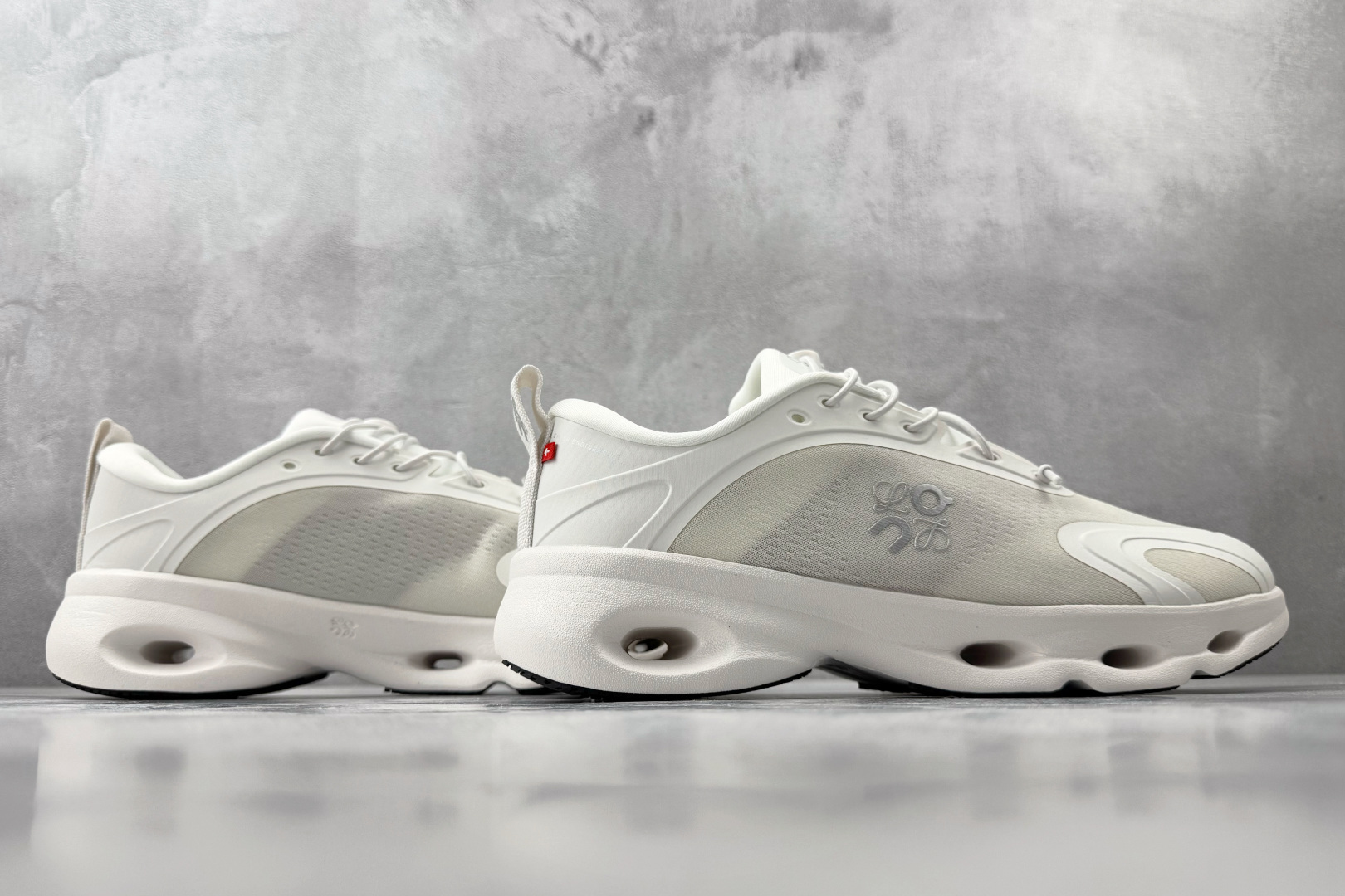 大厂出品 LOEWE罗意威 x On昂跑 联名款 Cloudsolo 白色 3MF30664607-Top High Quatity Cheap Sneakers Fashion Clothing Clothes Bags handbags Shoes of all Brand wholesale With The best Quality And Beautiful Price from China Factory Chinese suppliers wholesaler seller 大厂出品 LOEWE罗意威 x On昂跑 联名款 Cloudsolo 白色 3MF30664607