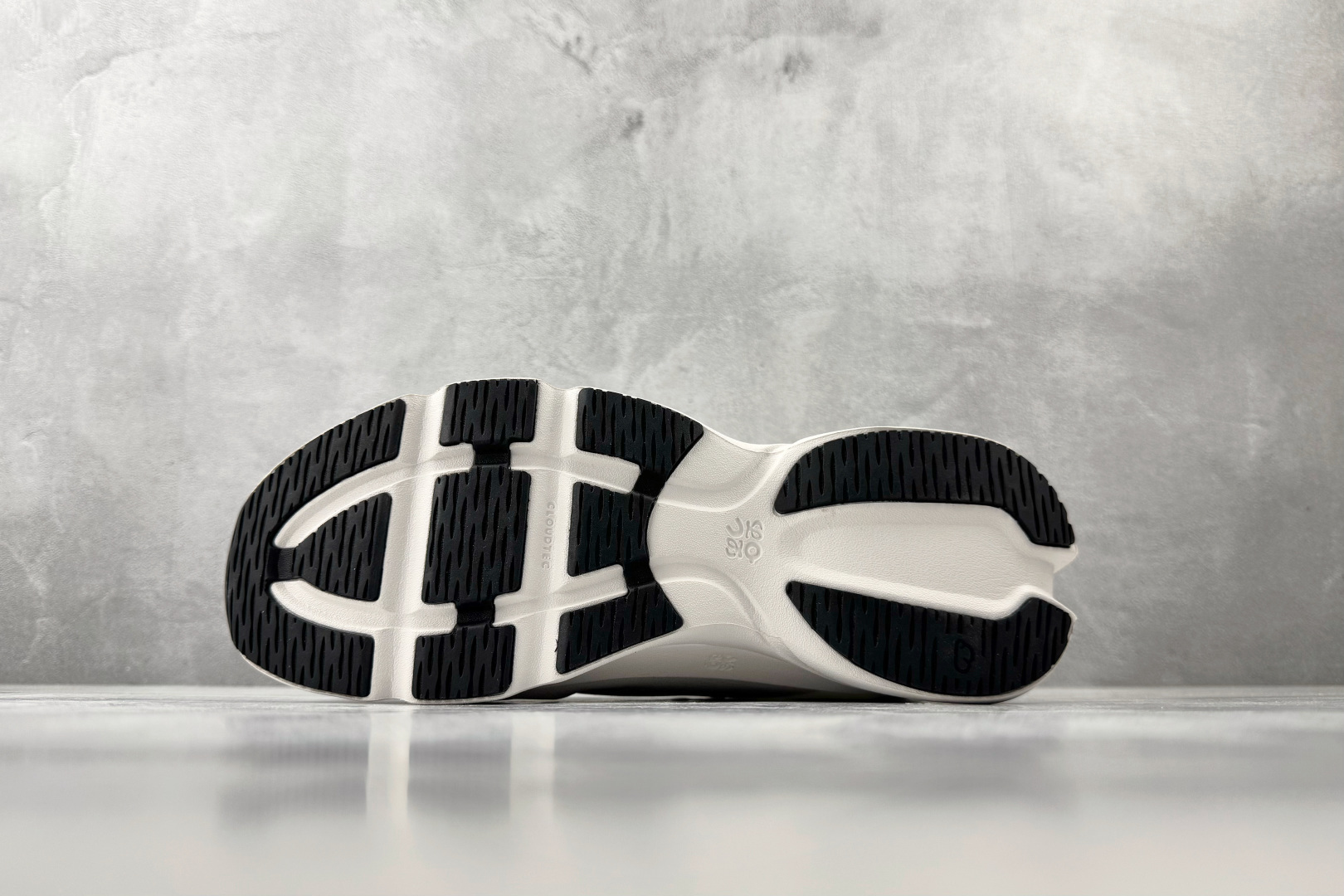 大厂出品 LOEWE罗意威 x On昂跑 联名款 Cloudsolo 白色 3MF30664607-Top High Quatity Cheap Sneakers Fashion Clothing Clothes Bags handbags Shoes of all Brand wholesale With The best Quality And Beautiful Price from China Factory Chinese suppliers wholesaler seller 大厂出品 LOEWE罗意威 x On昂跑 联名款 Cloudsolo 白色 3MF30664607