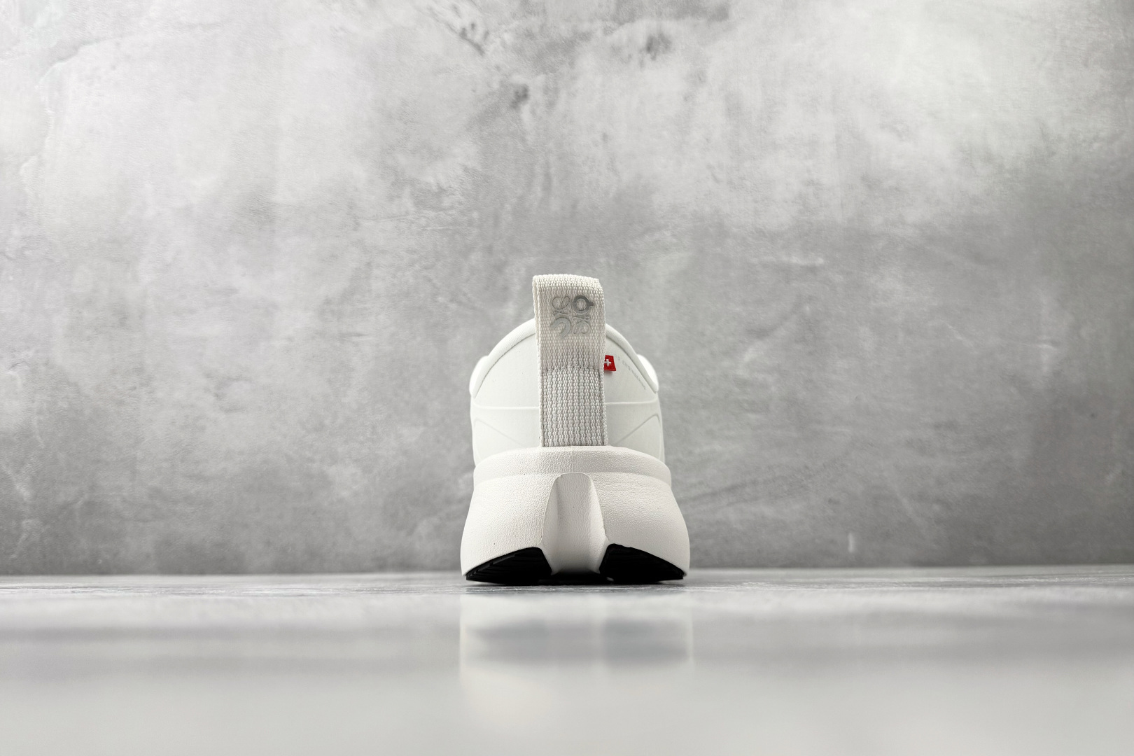 大厂出品 LOEWE罗意威 x On昂跑 联名款 Cloudsolo 白色 3MF30664607-Top High Quatity Cheap Sneakers Fashion Clothing Clothes Bags handbags Shoes of all Brand wholesale With The best Quality And Beautiful Price from China Factory Chinese suppliers wholesaler seller 大厂出品 LOEWE罗意威 x On昂跑 联名款 Cloudsolo 白色 3MF30664607