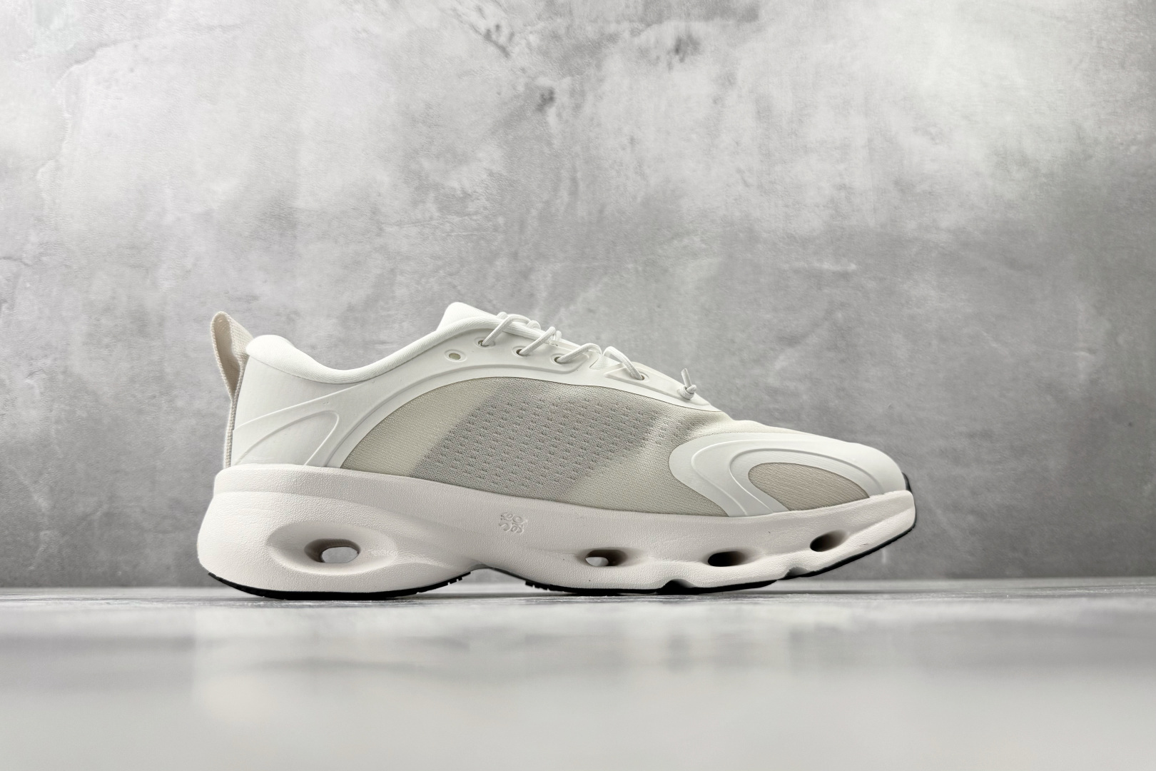 大厂出品 LOEWE罗意威 x On昂跑 联名款 Cloudsolo 白色 3MF30664607-Top High Quatity Cheap Sneakers Fashion Clothing Clothes Bags handbags Shoes of all Brand wholesale With The best Quality And Beautiful Price from China Factory Chinese suppliers wholesaler seller 大厂出品 LOEWE罗意威 x On昂跑 联名款 Cloudsolo 白色 3MF30664607