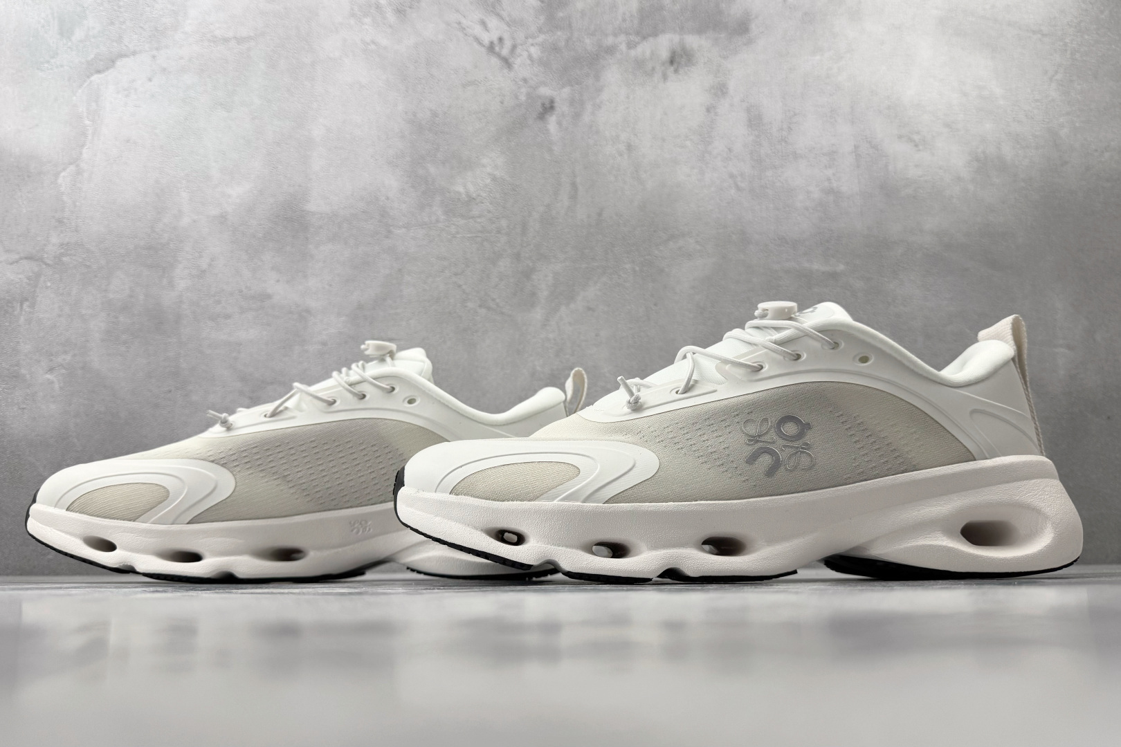 大厂出品 LOEWE罗意威 x On昂跑 联名款 Cloudsolo 白色 3MF30664607-Top High Quatity Cheap Sneakers Fashion Clothing Clothes Bags handbags Shoes of all Brand wholesale With The best Quality And Beautiful Price from China Factory Chinese suppliers wholesaler seller 大厂出品 LOEWE罗意威 x On昂跑 联名款 Cloudsolo 白色 3MF30664607