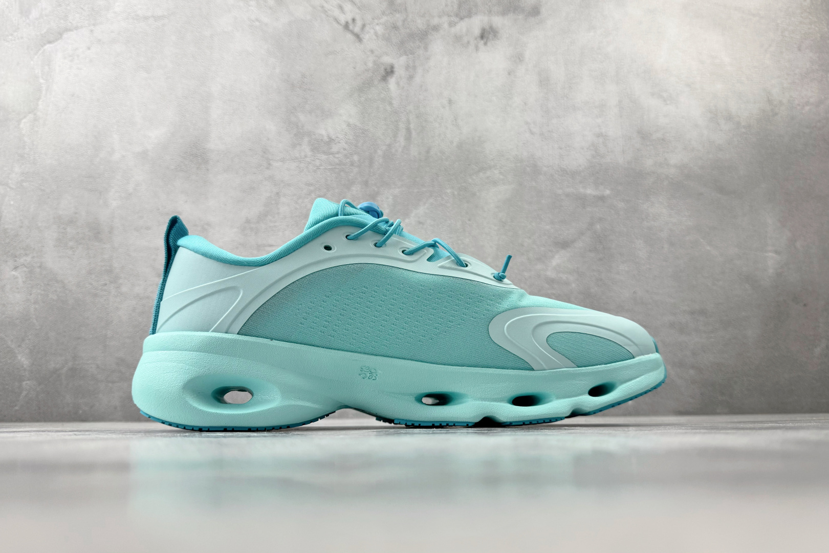 大厂出品 LOEWE罗意威 x On昂跑 联名款 Cloudsolo 淡蓝 3MF3066-Top High Quatity Cheap Sneakers Fashion Clothing Clothes Bags handbags Shoes of all Brand wholesale With The best Quality And Beautiful Price from China Factory Chinese suppliers wholesaler seller 大厂出品 LOEWE罗意威 x On昂跑 联名款 Cloudsolo 淡蓝 3MF3066