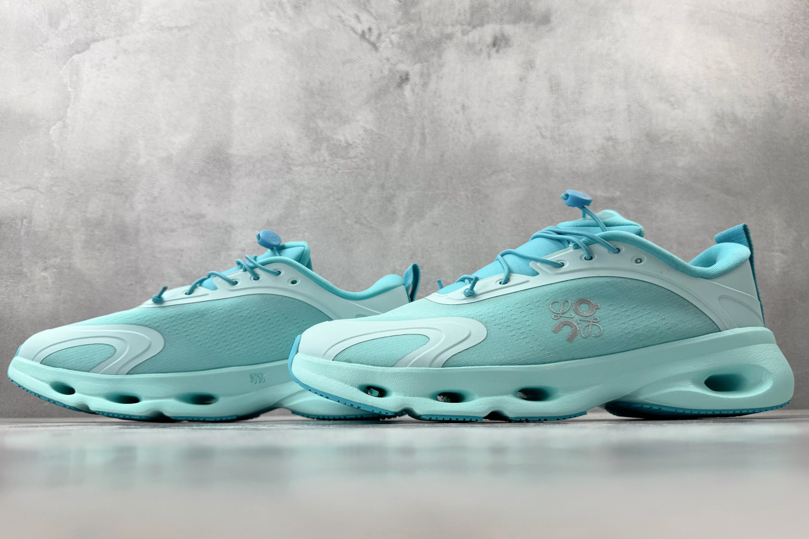 大厂出品 LOEWE罗意威 x On昂跑 联名款 Cloudsolo 淡蓝 3MF3066-Top High Quatity Cheap Sneakers Fashion Clothing Clothes Bags handbags Shoes of all Brand wholesale With The best Quality And Beautiful Price from China Factory Chinese suppliers wholesaler seller 大厂出品 LOEWE罗意威 x On昂跑 联名款 Cloudsolo 淡蓝 3MF3066