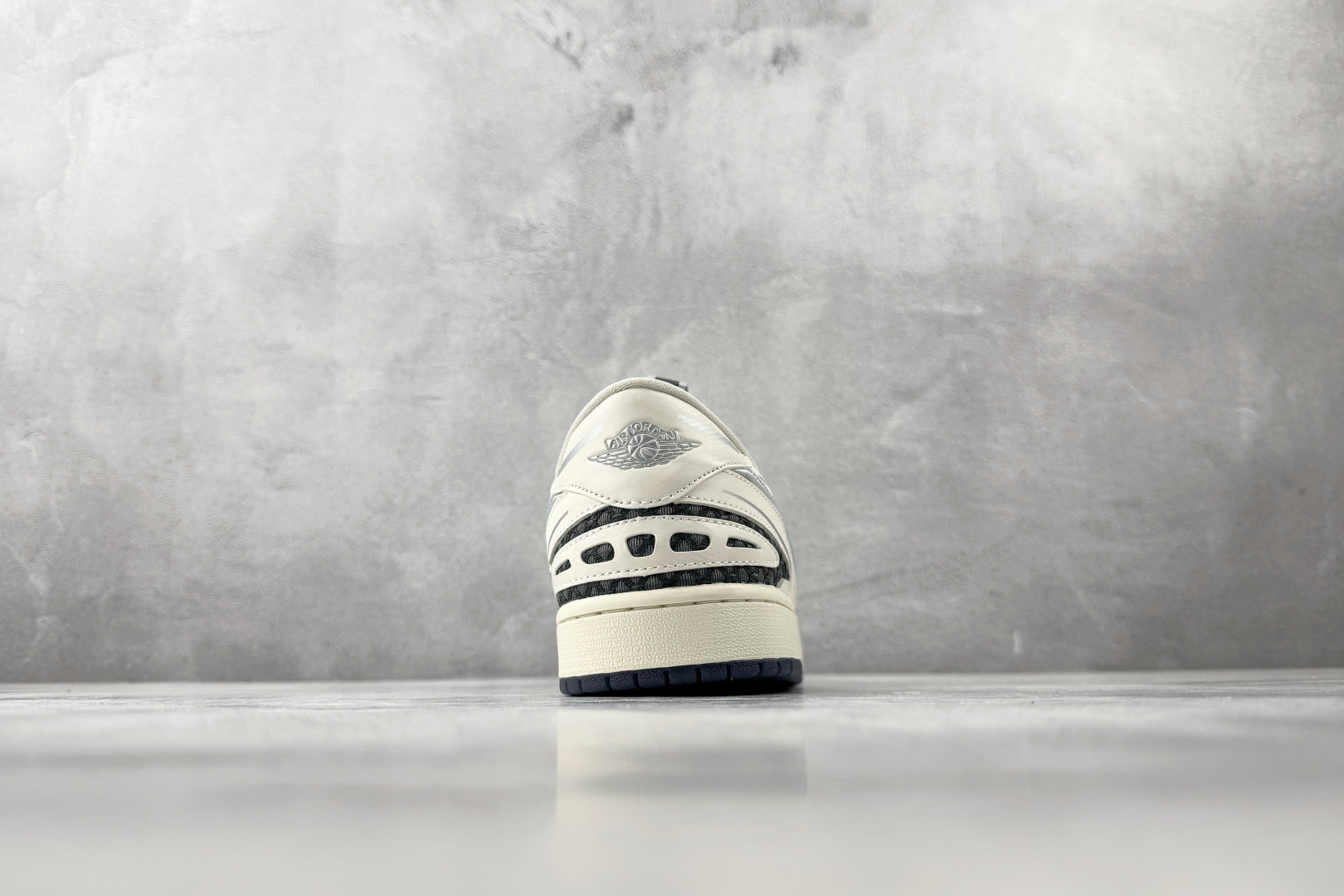 综合版 Jordan Air Jordan 1 Low Method of Make V3 白灰 HQ2186-100-Top High Quatity Cheap Sneakers Fashion Clothing Clothes Bags handbags Shoes of all Brand wholesale With The best Quality And Beautiful Price from China Factory Chinese suppliers wholesaler seller 综合版 Jordan Air Jordan 1 Low Method of Make V3 白灰 HQ2186-100
