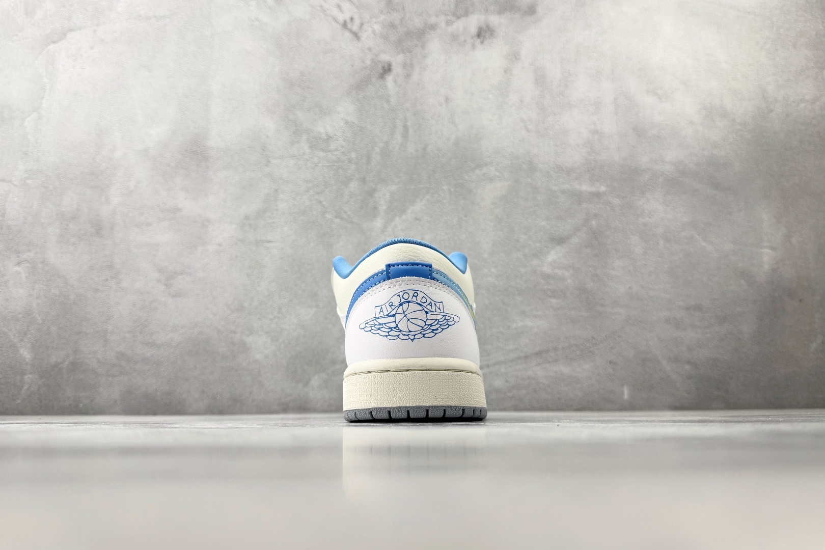 平台爆款 Jordan Air Jordan 1 Low 白蓝 FJ7219-441-Top High Quatity Cheap Sneakers Fashion Clothing Clothes Bags handbags Shoes of all Brand wholesale With The best Quality And Beautiful Price from China Factory Chinese suppliers wholesaler seller 平台爆款 Jordan Air Jordan 1 Low 白蓝 FJ7219-441