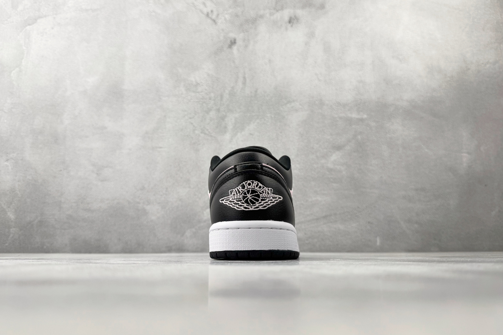 平台爆款 Jordan Air Jordan 1 Low 桃粉 IO3394-663-Top High Quatity Cheap Sneakers Fashion Clothing Clothes Bags handbags Shoes of all Brand wholesale With The best Quality And Beautiful Price from China Factory Chinese suppliers wholesaler seller 平台爆款 Jordan Air Jordan 1 Low 桃粉 IO3394-663