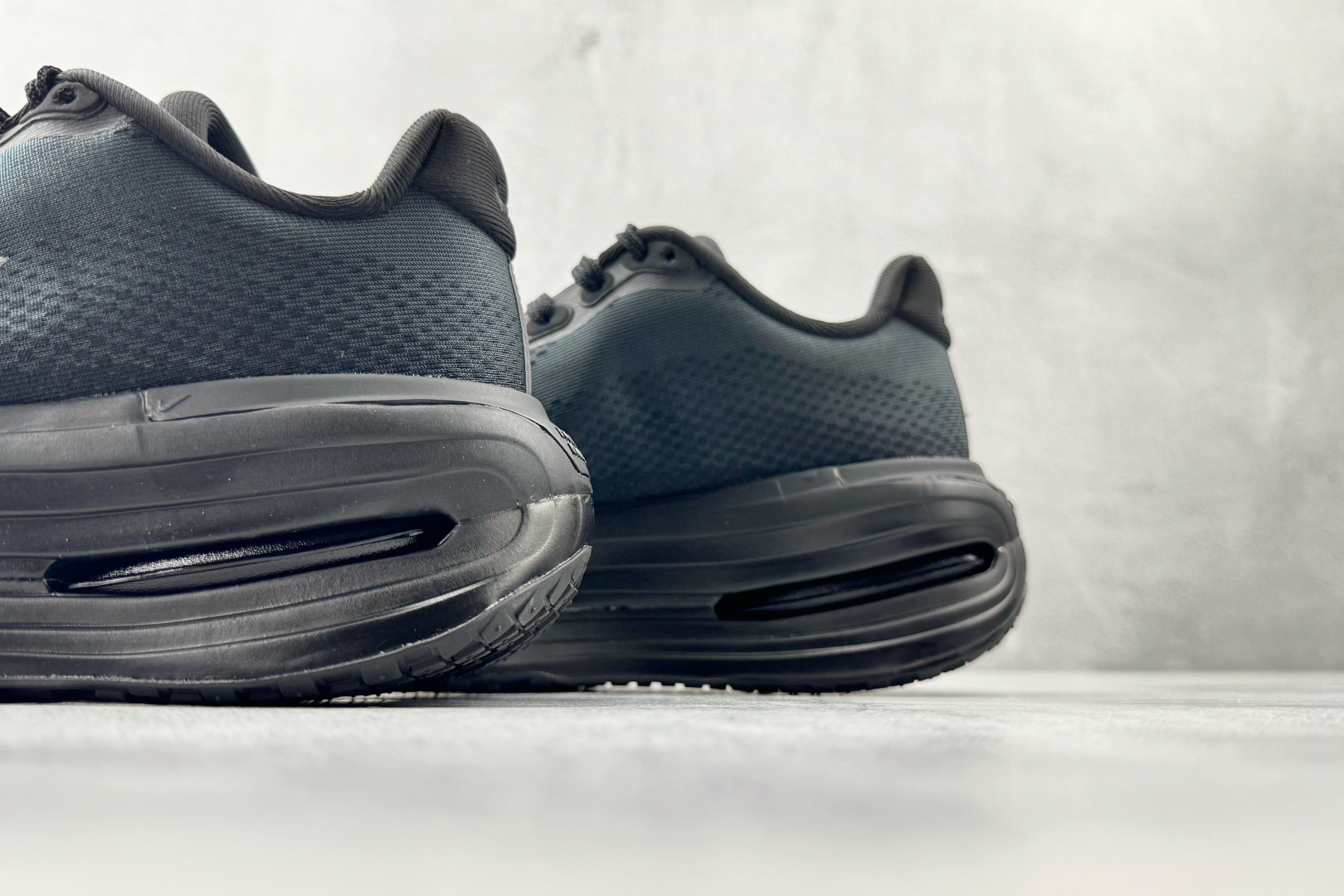 Nike Vomero Premium 黑蓝 IQ0627-001