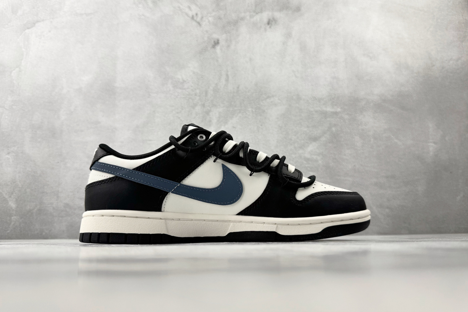 Nike Dunk Low Retro 浩瀚星辰 黑白蓝 BB0620-122-Top High Quatity Cheap Sneakers Fashion Clothing Clothes Bags handbags Shoes of all Brand wholesale With The best Quality And Beautiful Price from China Factory Chinese suppliers wholesaler seller Nike Dunk Low Retro 浩瀚星辰 黑白蓝 BB0620-122