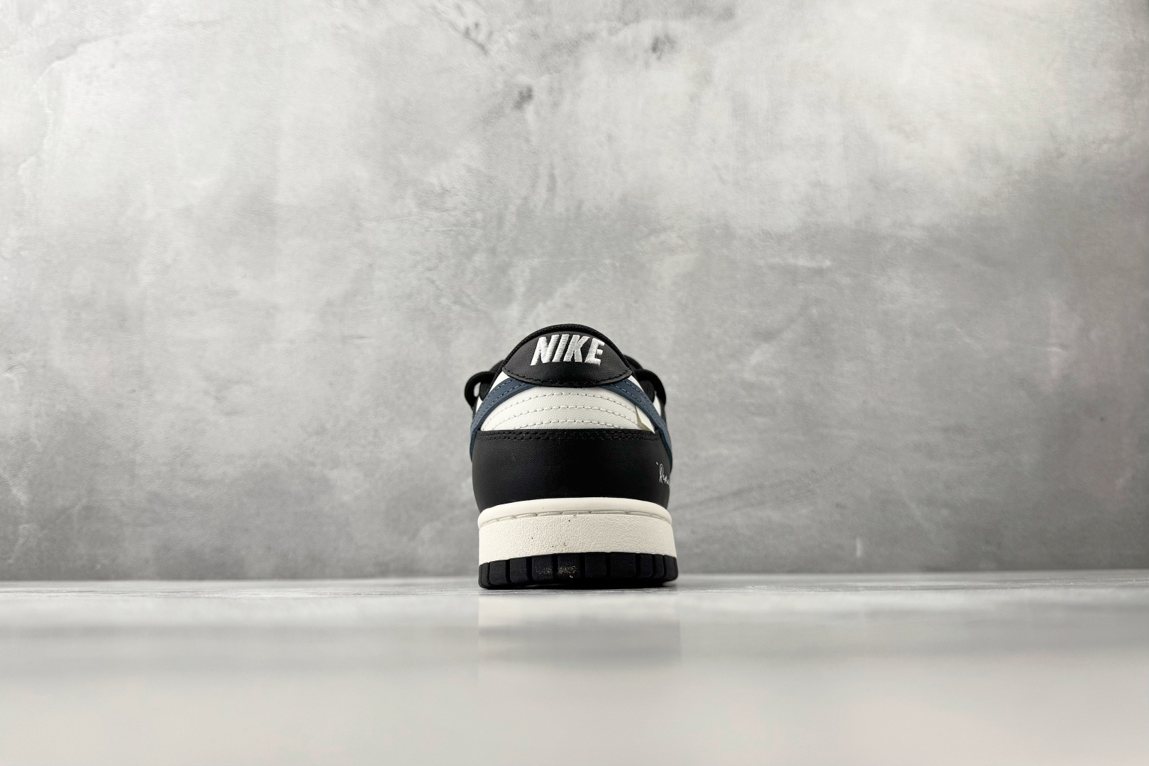 Nike Dunk Low Retro 浩瀚星辰 黑白蓝 BB0620-122-Top High Quatity Cheap Sneakers Fashion Clothing Clothes Bags handbags Shoes of all Brand wholesale With The best Quality And Beautiful Price from China Factory Chinese suppliers wholesaler seller Nike Dunk Low Retro 浩瀚星辰 黑白蓝 BB0620-122