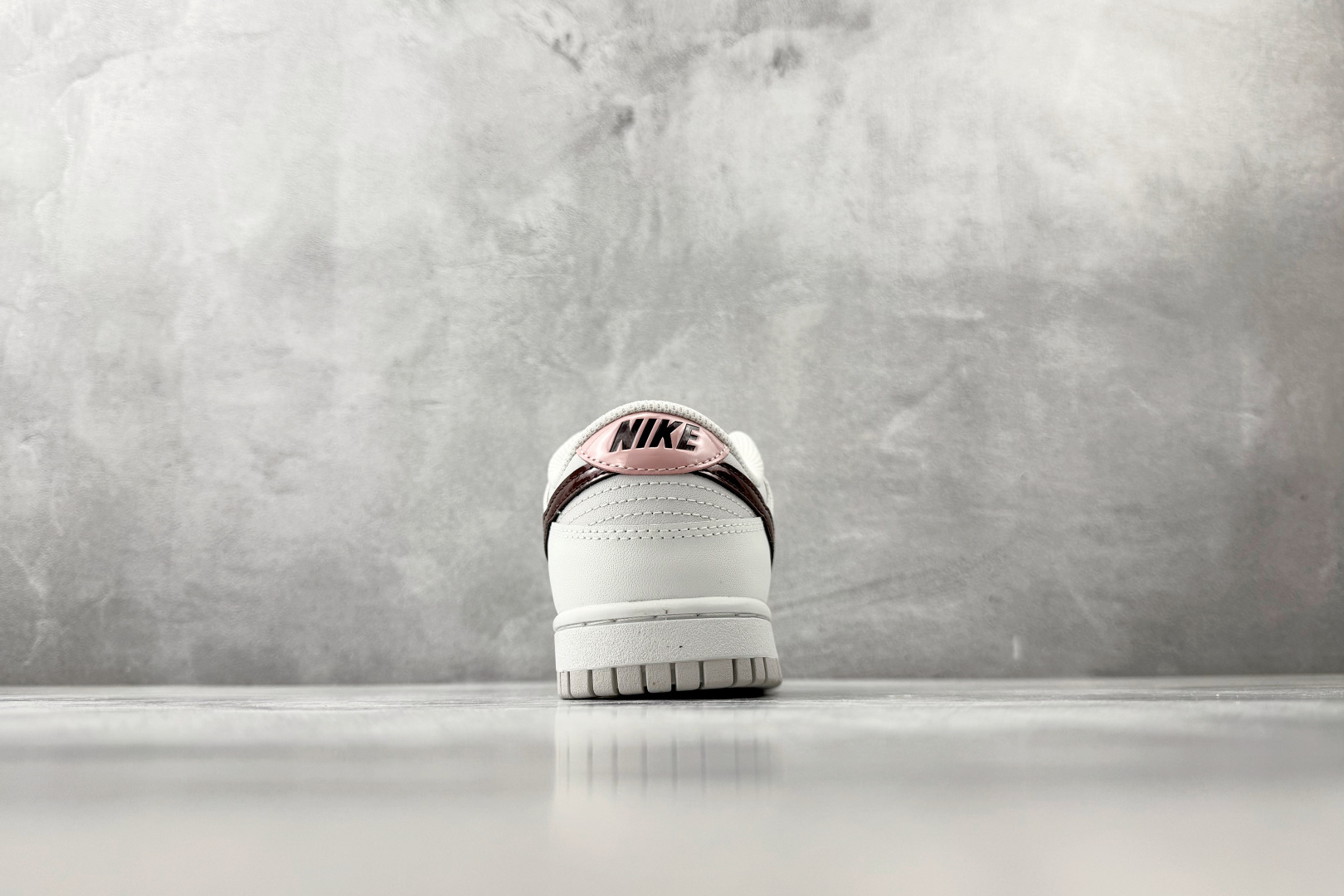 Nike Dunk Low 白红 IM6025-121-Top High Quatity Cheap Sneakers Fashion Clothing Clothes Bags handbags Shoes of all Brand wholesale With The best Quality And Beautiful Price from China Factory Chinese suppliers wholesaler seller Nike Dunk Low 白红 IM6025-121