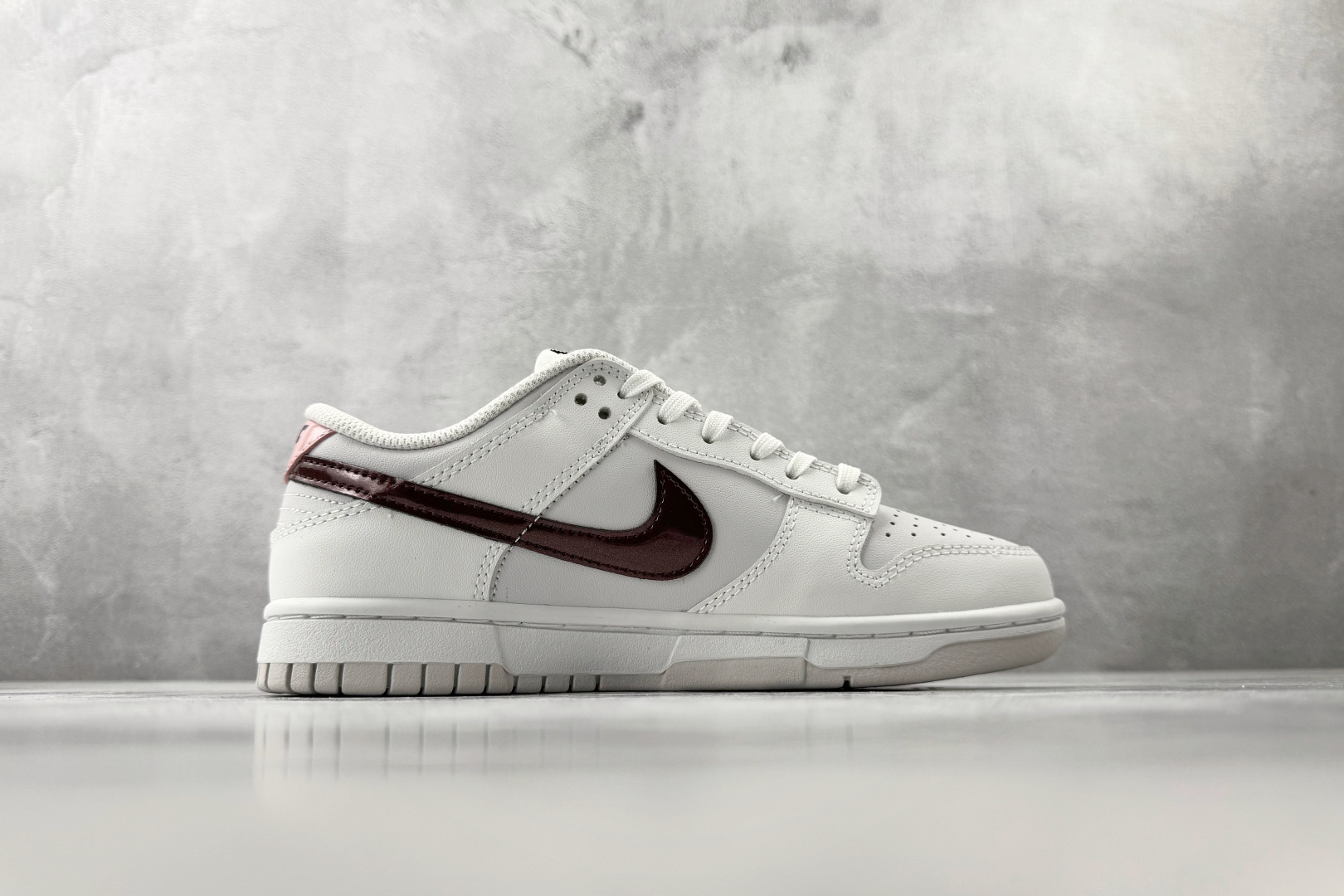 Nike Dunk Low 白红 IM6025-121-Top High Quatity Cheap Sneakers Fashion Clothing Clothes Bags handbags Shoes of all Brand wholesale With The best Quality And Beautiful Price from China Factory Chinese suppliers wholesaler seller Nike Dunk Low 白红 IM6025-121