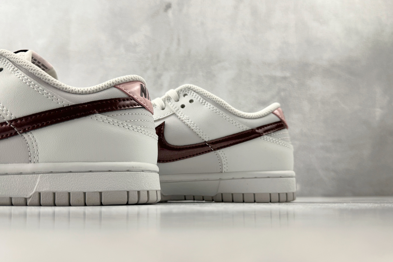 Nike Dunk Low 白红 IM6025-121-Top High Quatity Cheap Sneakers Fashion Clothing Clothes Bags handbags Shoes of all Brand wholesale With The best Quality And Beautiful Price from China Factory Chinese suppliers wholesaler seller Nike Dunk Low 白红 IM6025-121